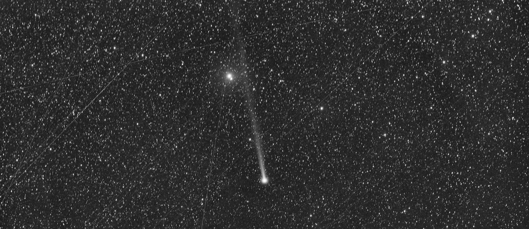 Komet C/2025 R2 mit mehr als drei Grad Schweif