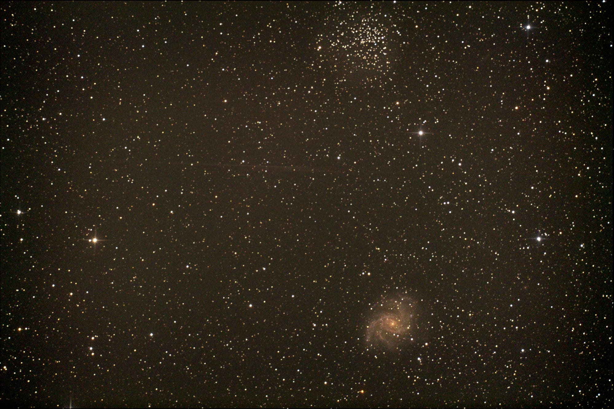 Offener Sternhaufen NGC 6939 und Galaxie NGC 6946 im Kepheus