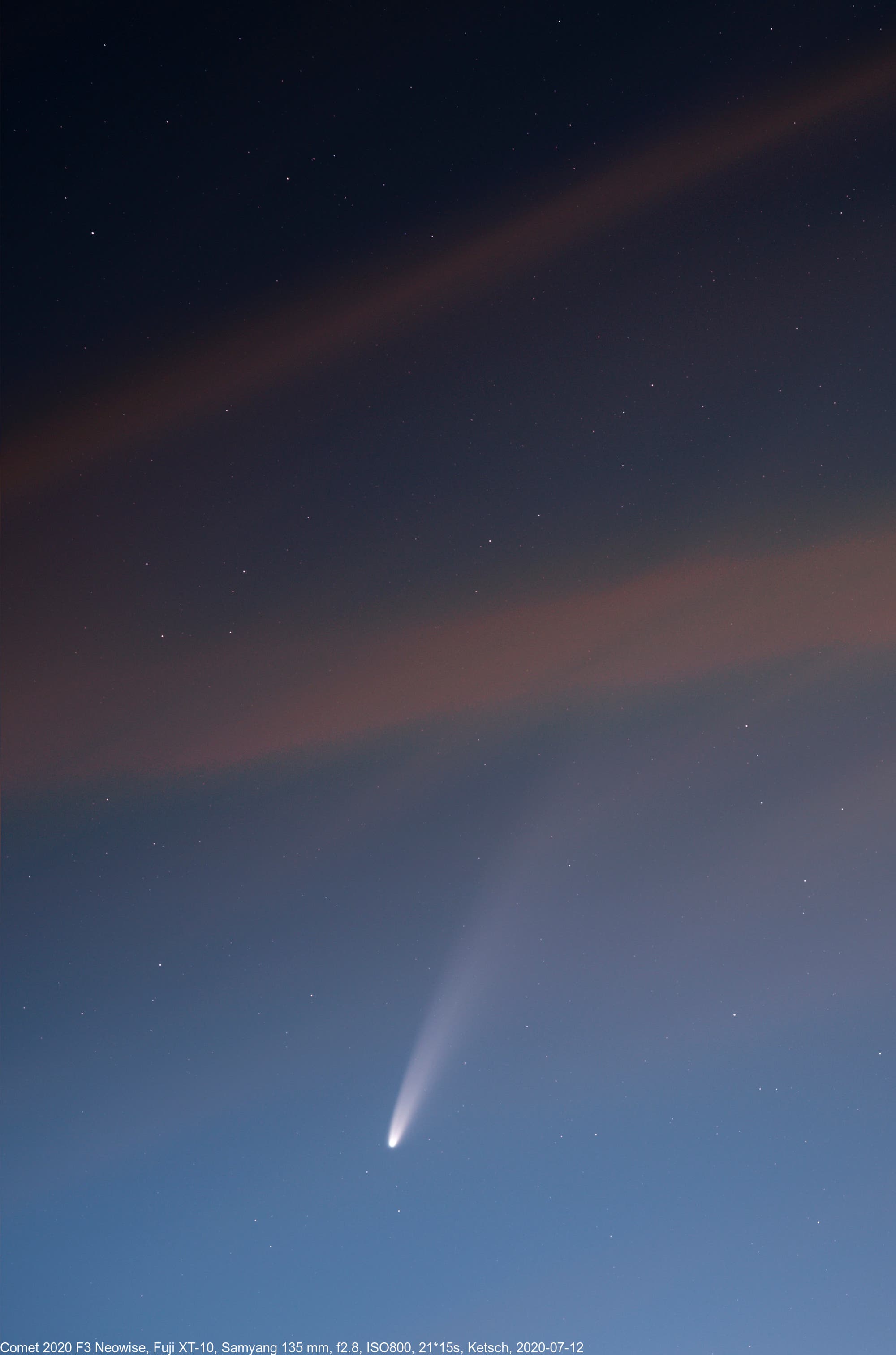 Komet C/2020 F3 Neowise zwischen Tag und Nacht