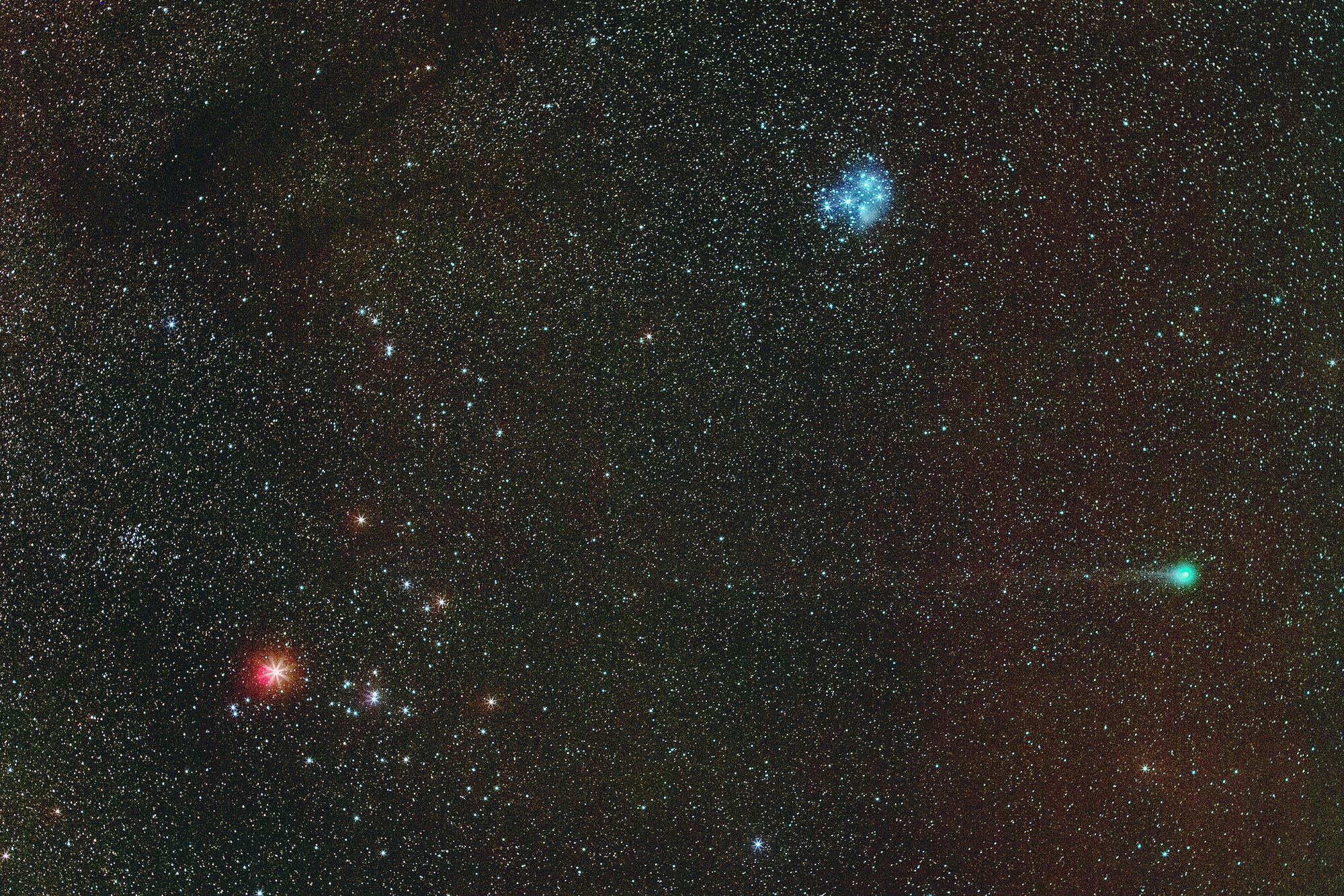 Komet Lovejoy mit Hyaden und Plejaden