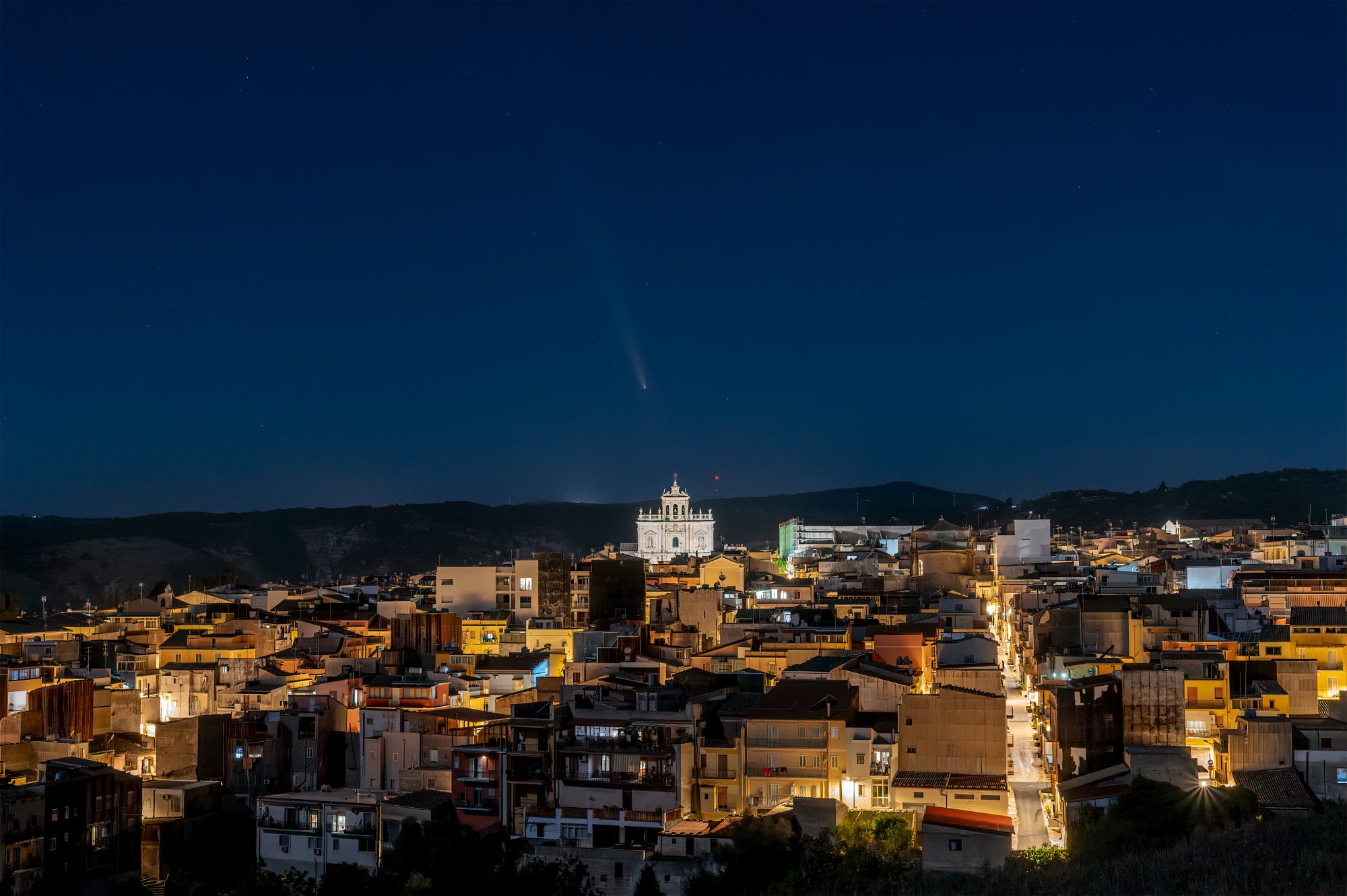 Comet C/2023 A3 (Tsuchunshan-ATLAS) on the Mother Church of Sortino - Italy