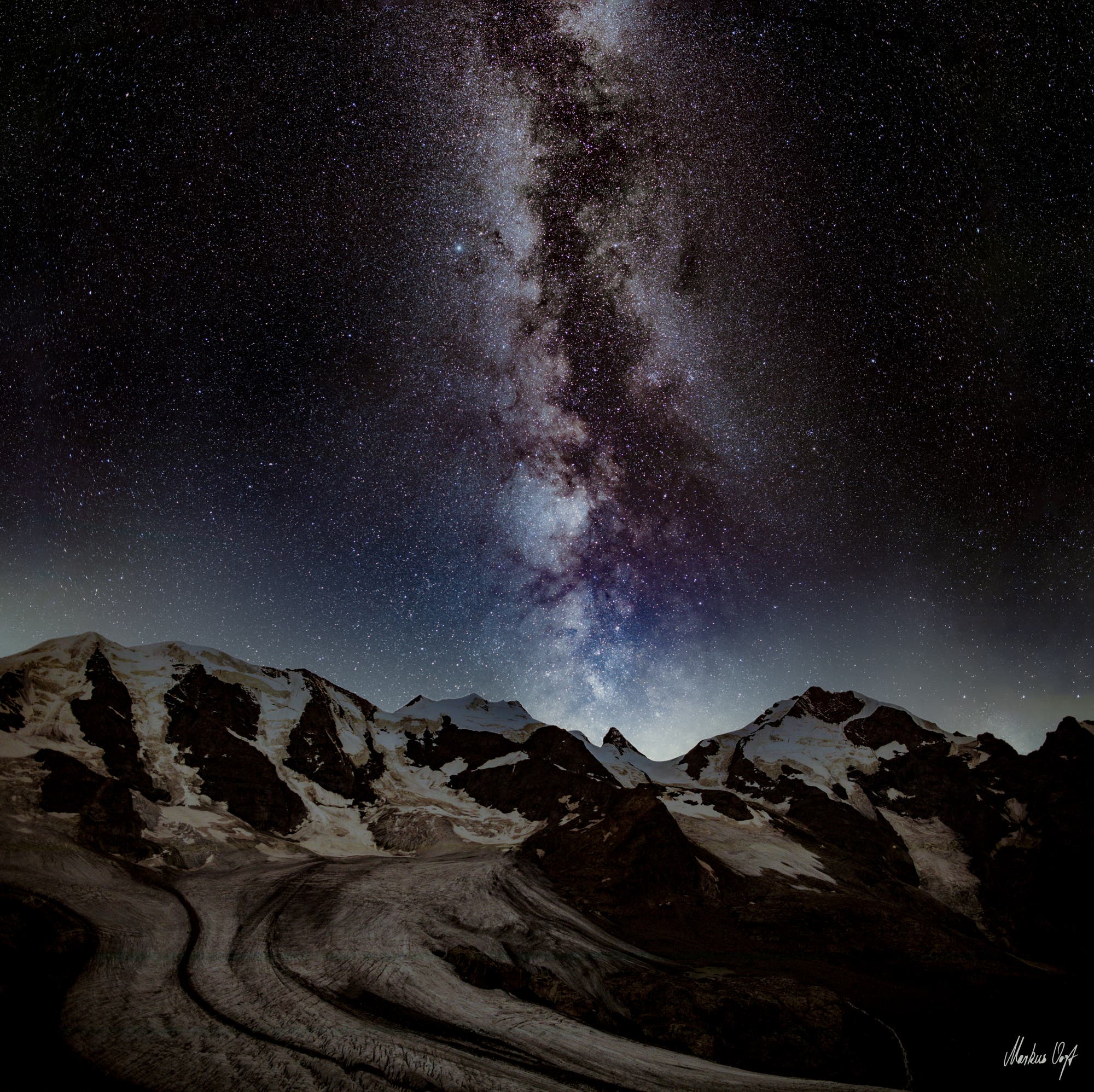Gletscher und Milchstraße