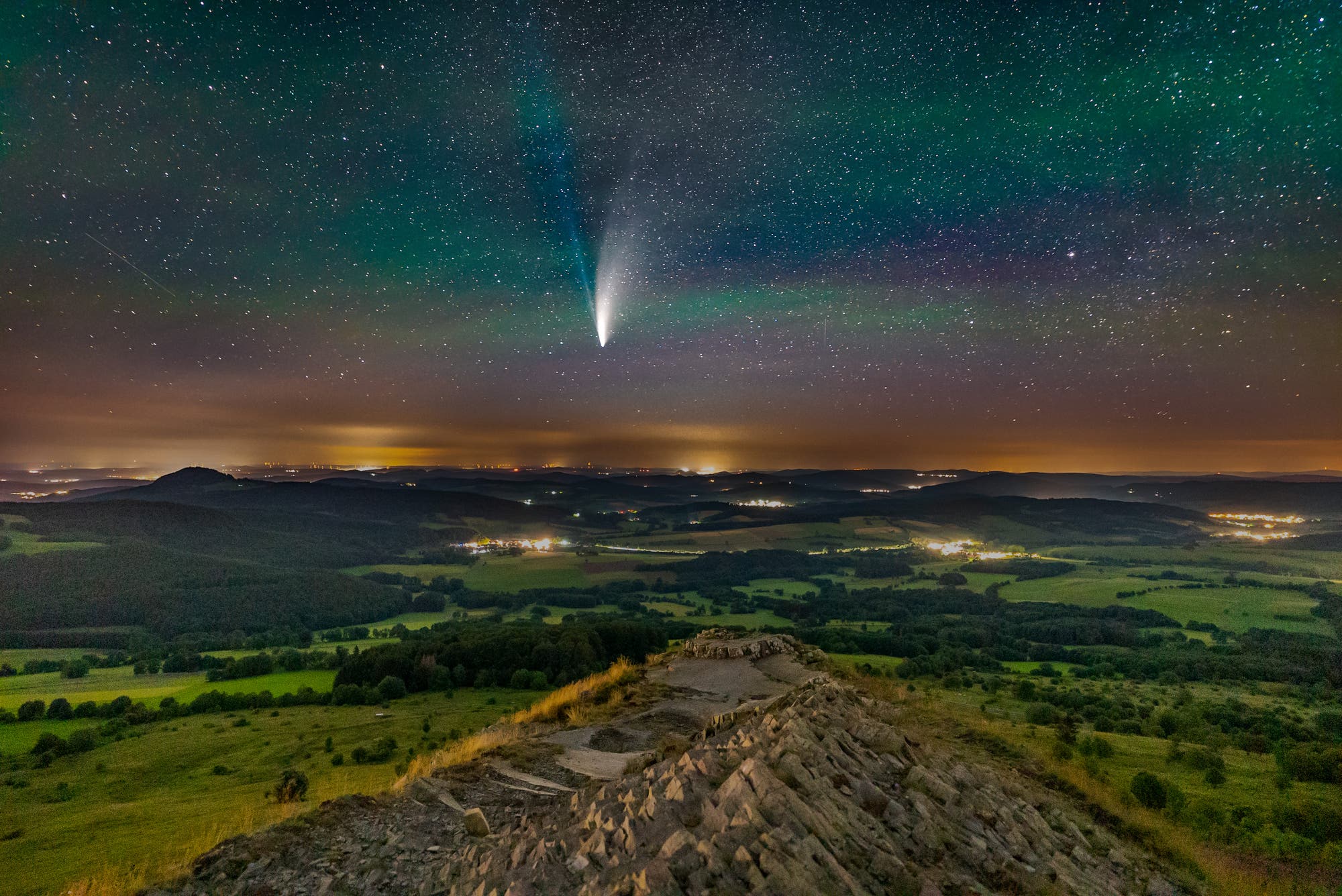 Komet Neowise unter dem traumhaft klaren Himmel des Sternenparks Rhön 