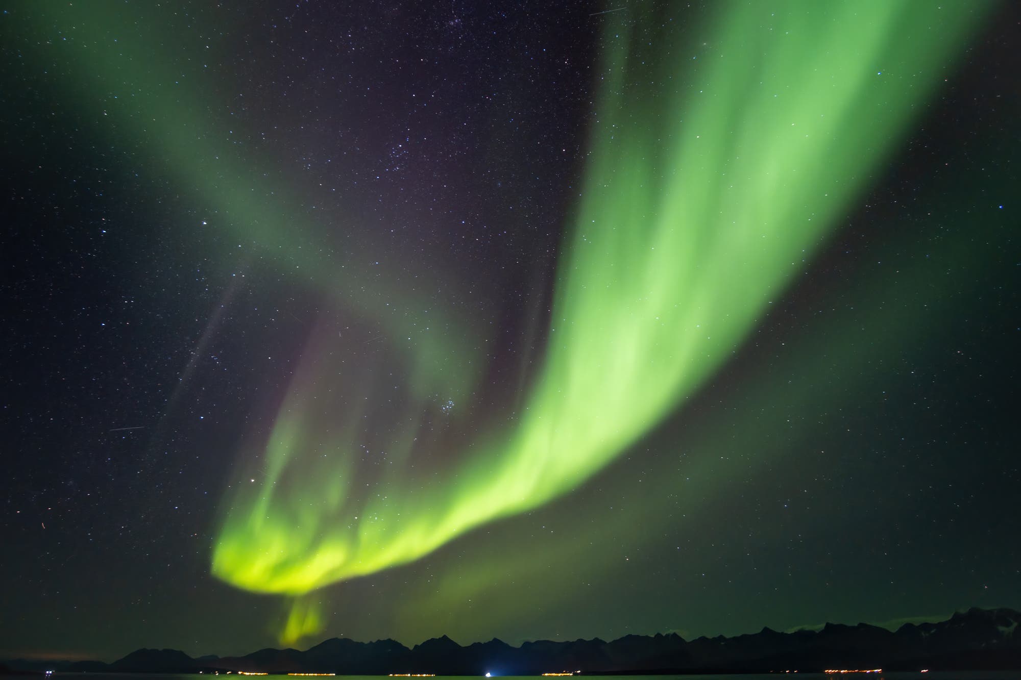 Polarlicht über dem nächtlichen Norwegen