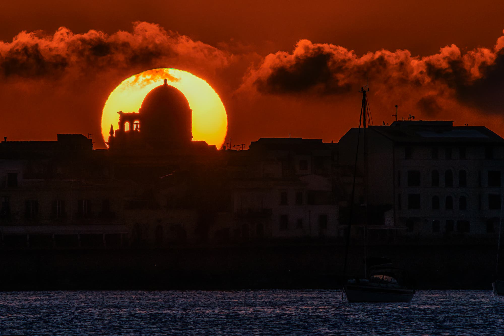 Sunrise over the Church of the Holy Spirit - Ortigia (Syracuse) - Italy