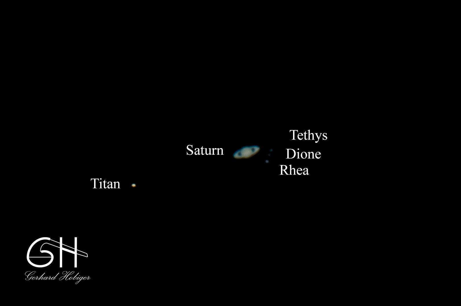 Saturn und vier seiner Monde