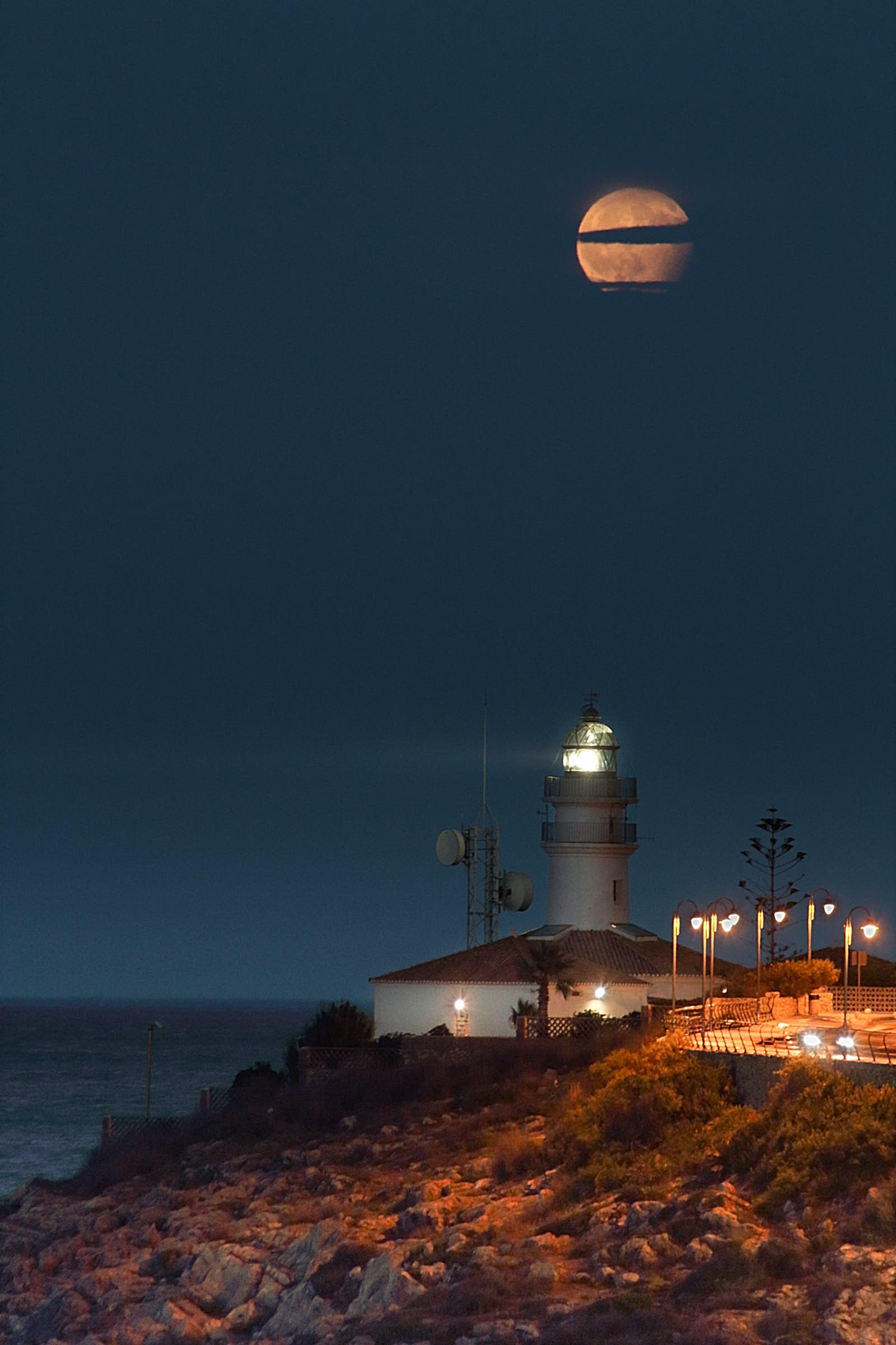 Lunar Eclipse ends over Mediterranean