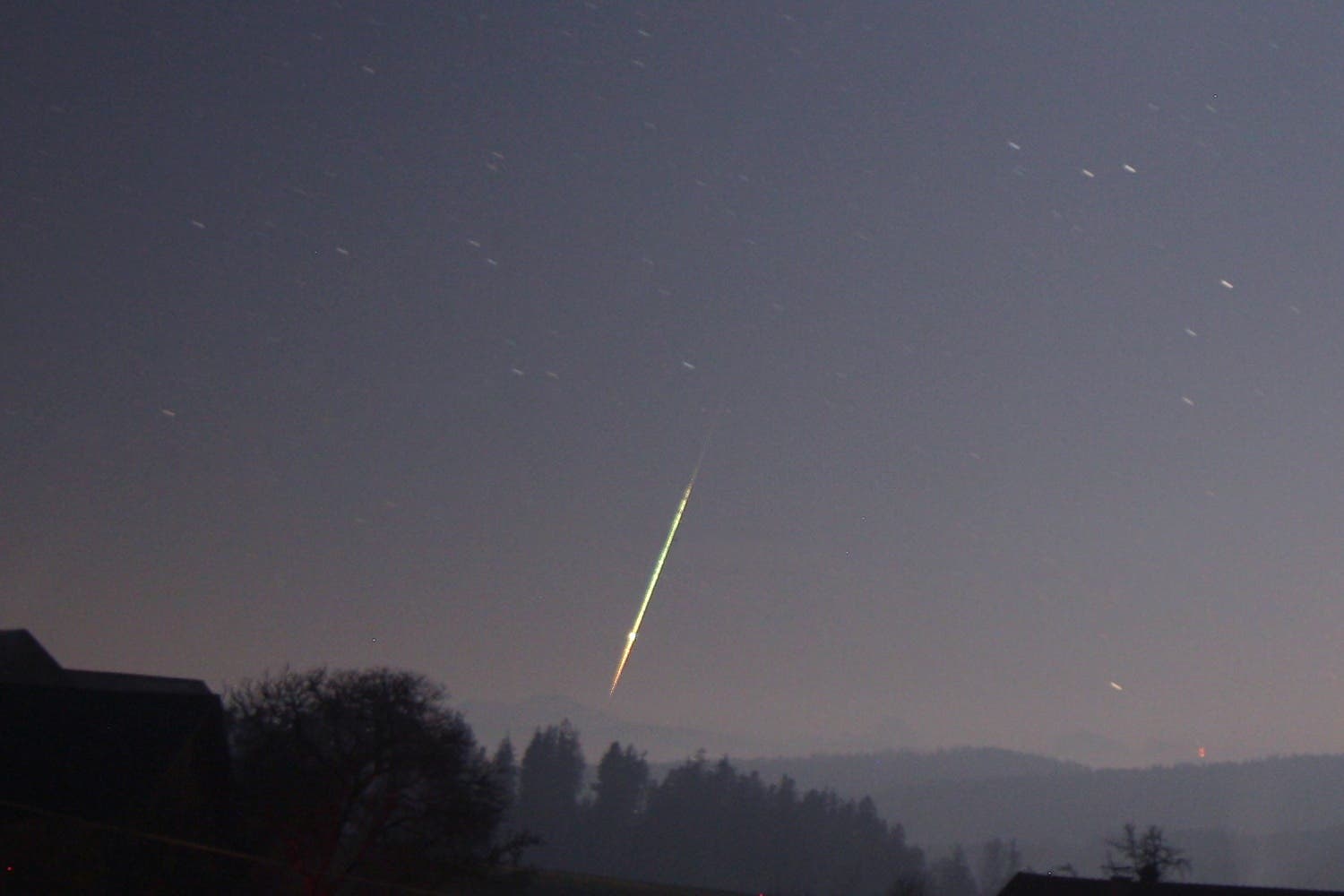 Feuerkugel und Meteoritenfall