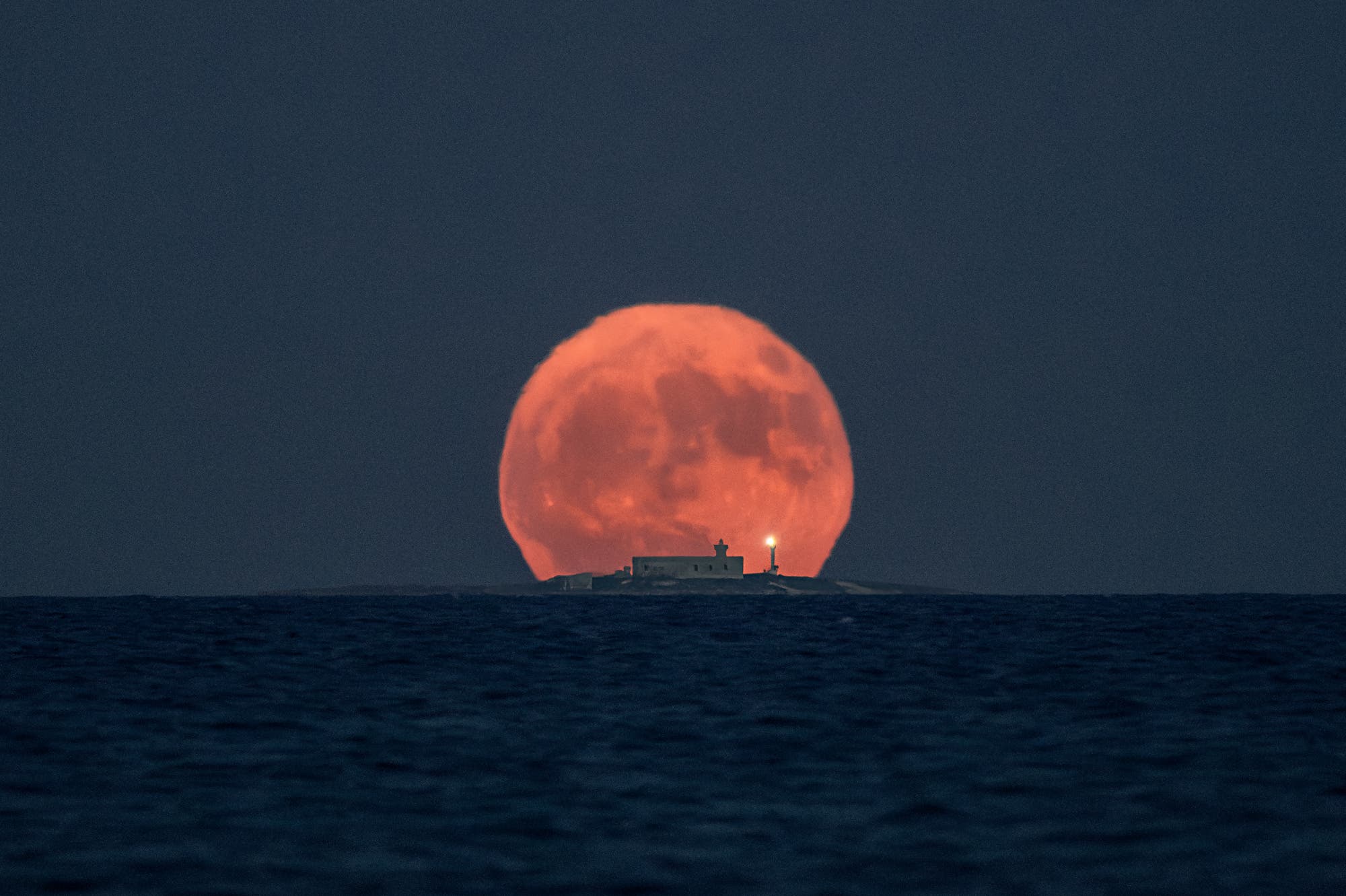 Full moon behind the »Isola delle corrrenti« lighthouse