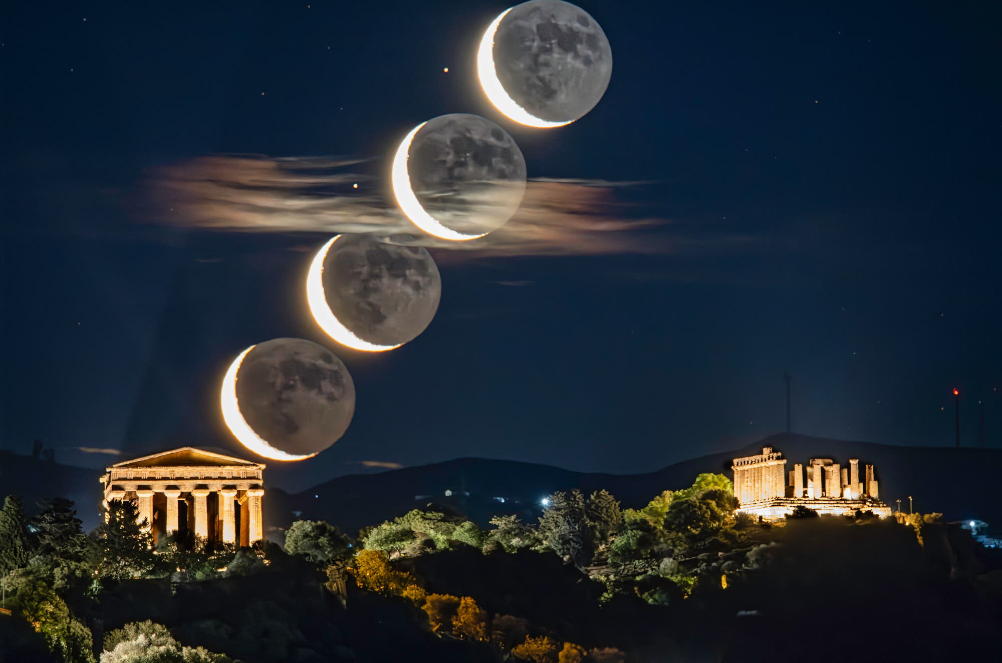 The Moon and Mars rising sequence