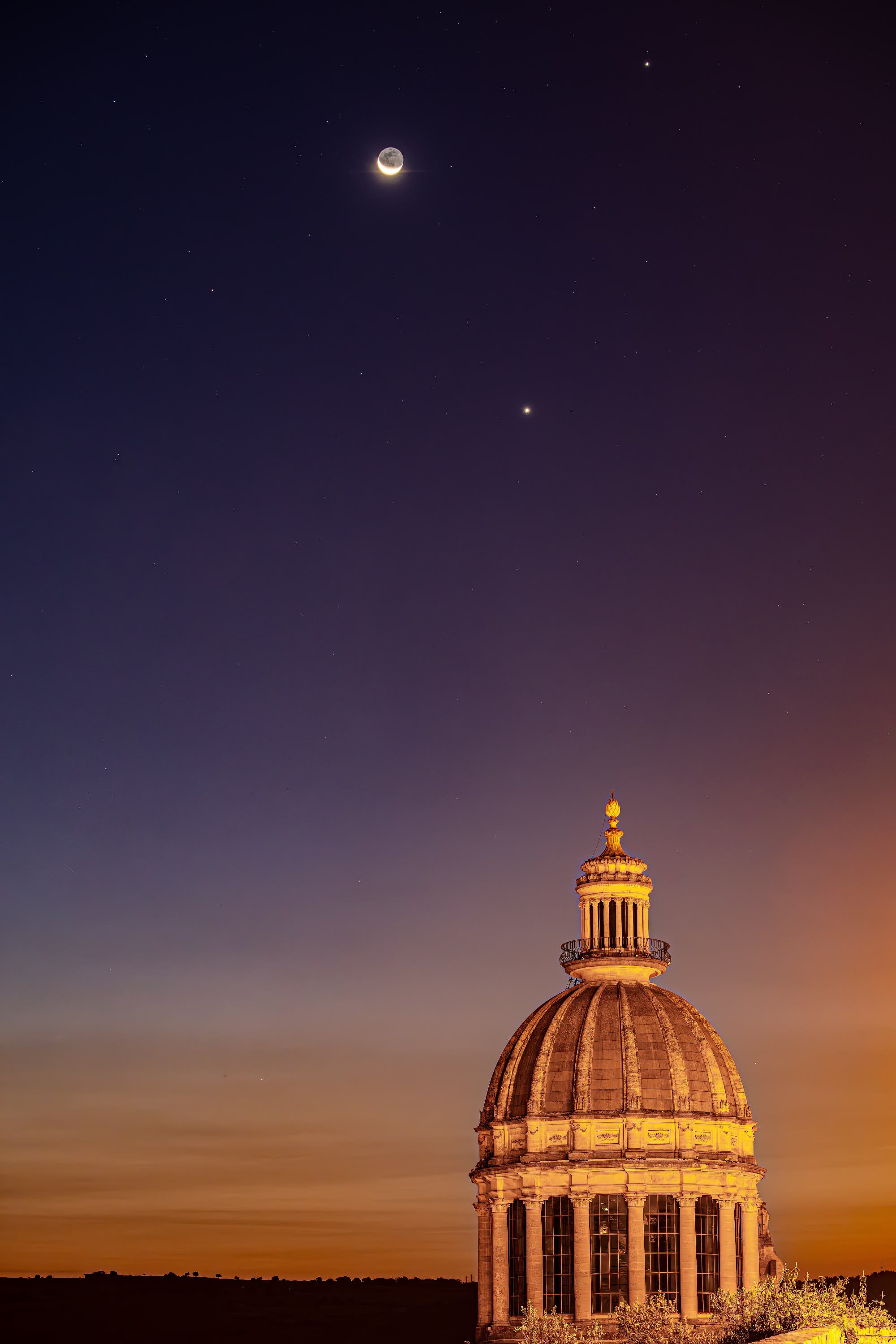 Conjunction above the cathedral of Ragusa Ibla