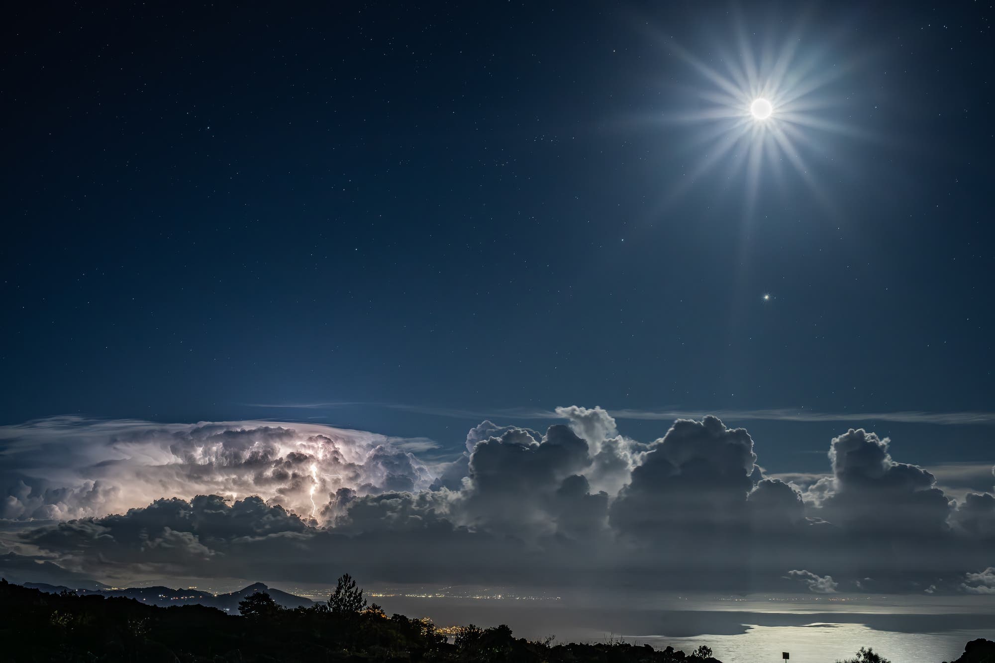 The Moon & Jupiter above the storm