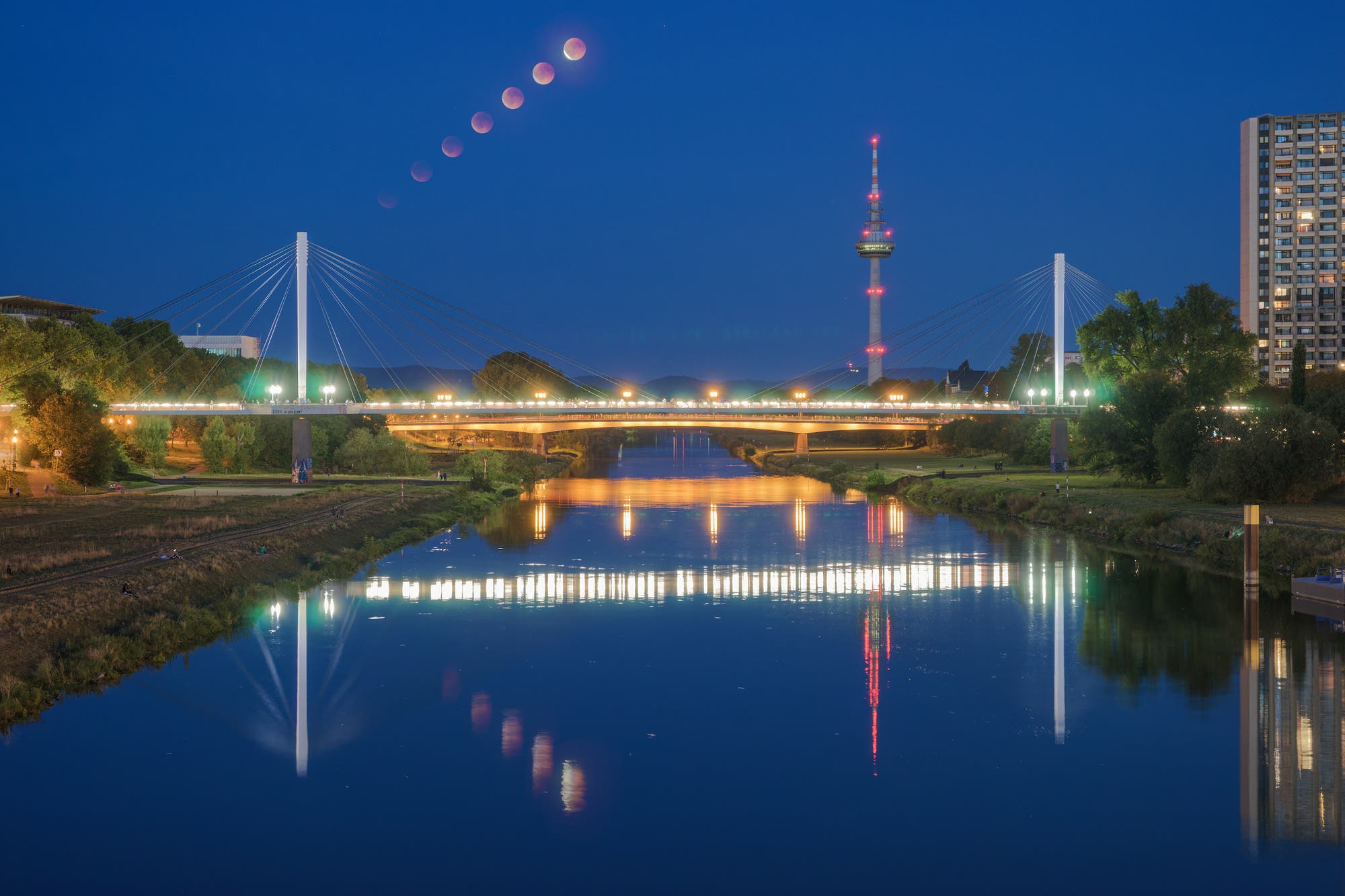 Mondfinsternis über Mannheim am 7. September 2025