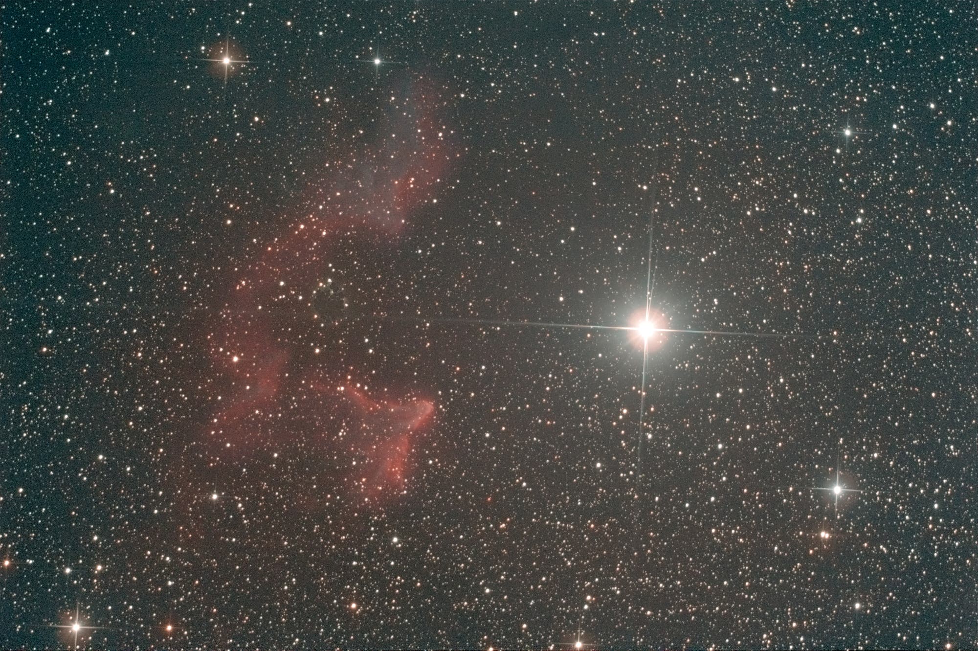 IC 59 und IC 63 nahe dem Stern Gamma in der Kassiopeia