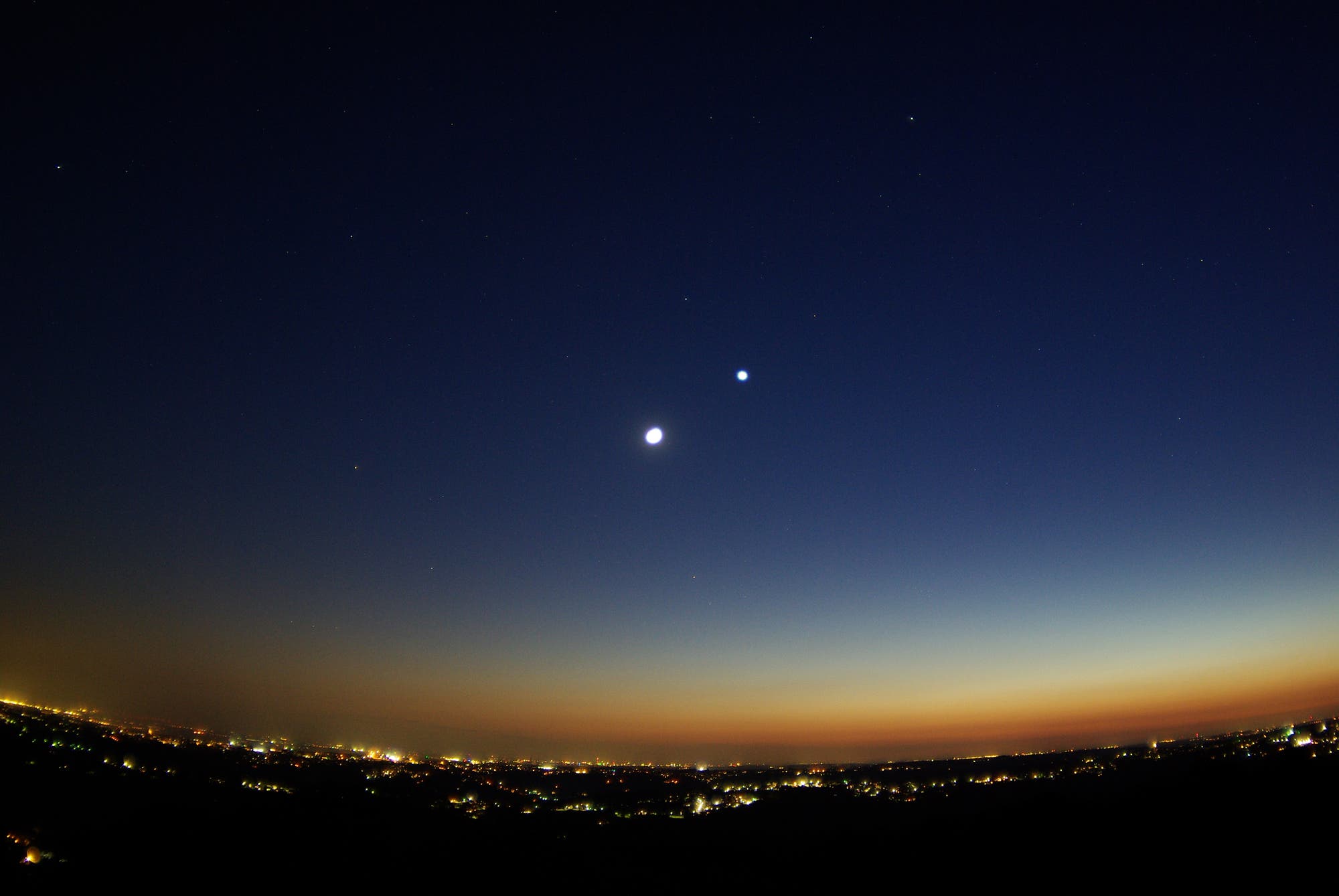 Mond bei Venus – Ausblick von der Sternwarte Remscheid