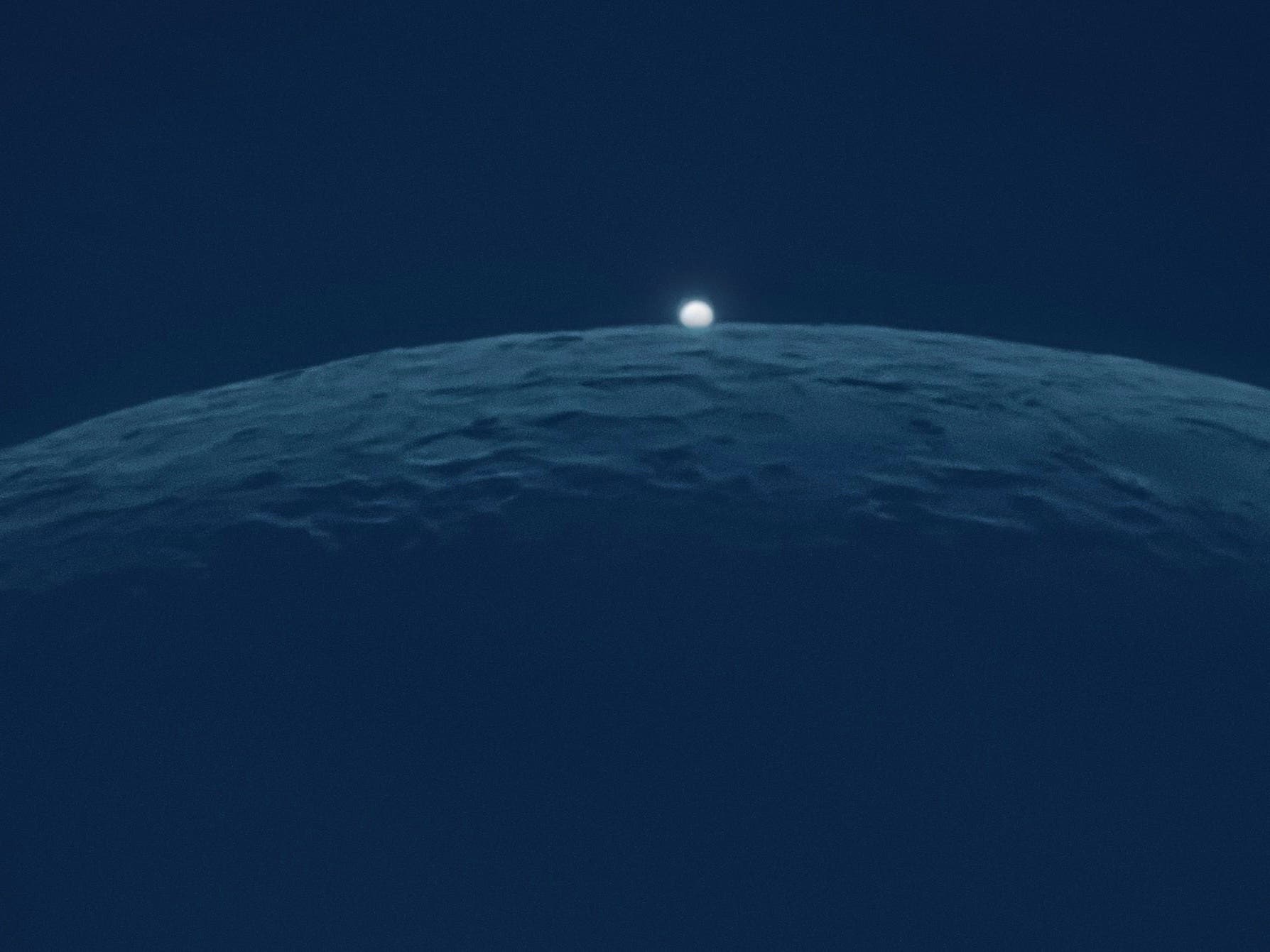 Aufgang der Venus über dem Mond