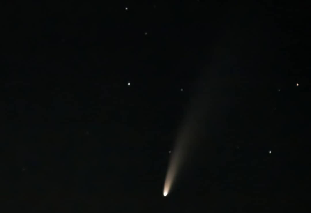 Komet Neowise am Berliner Nachthimmel