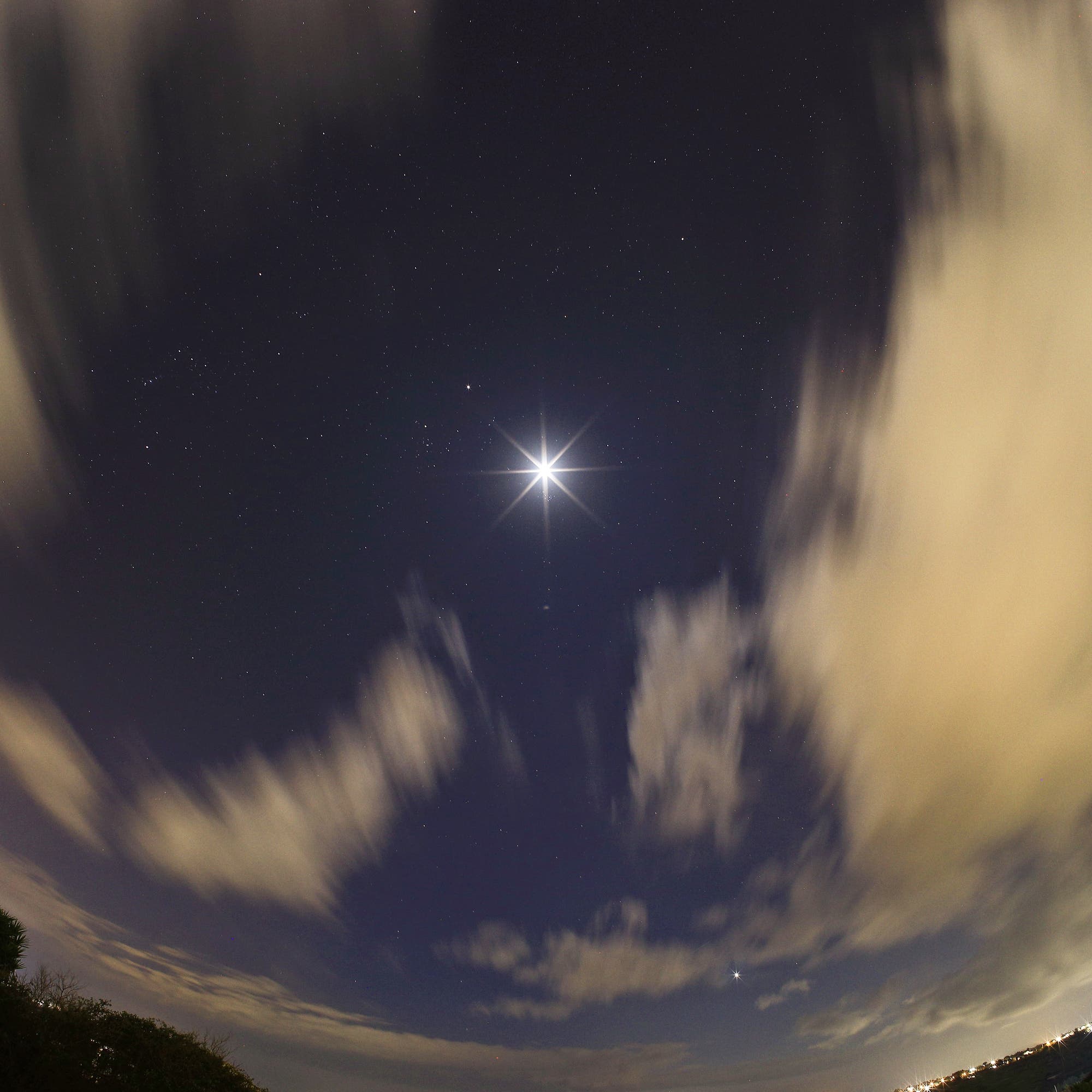 Alignment of planets Mars, Jupiter, moon, pleiades, taurus, Venus 