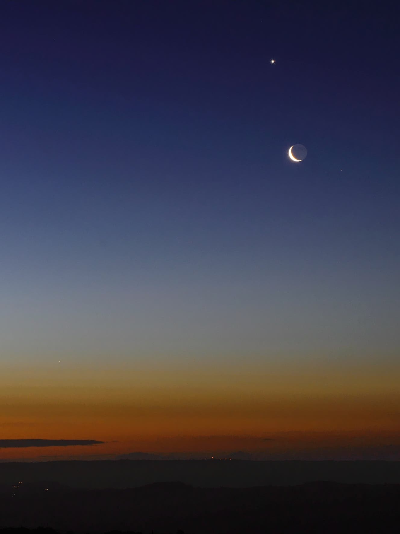 Special conjunction quartet Venus above - moon - Saturn on the right - Mercury bottom left