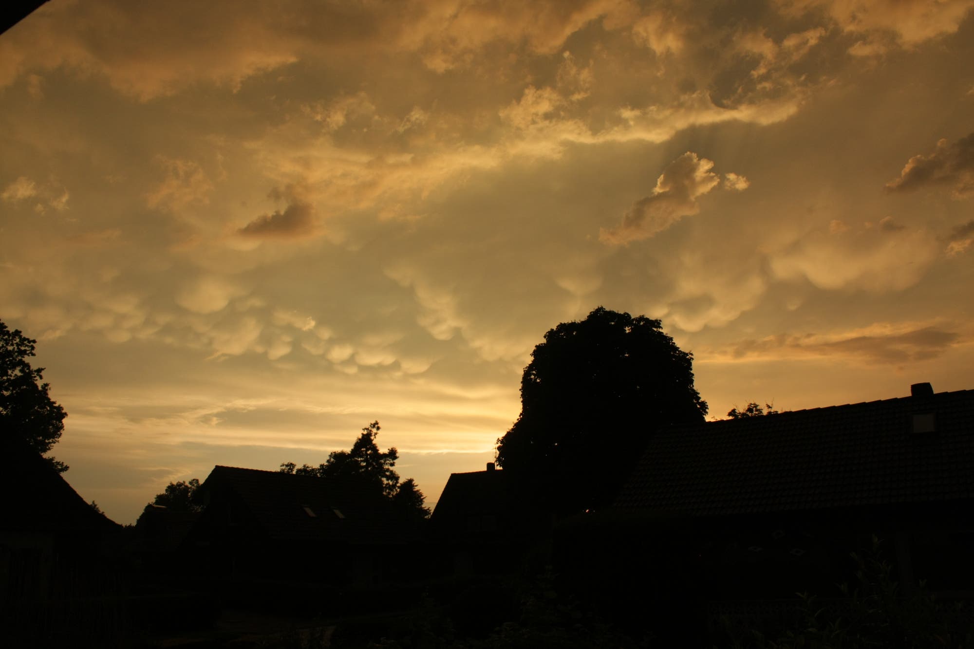 Mammatuswolken über Friesland