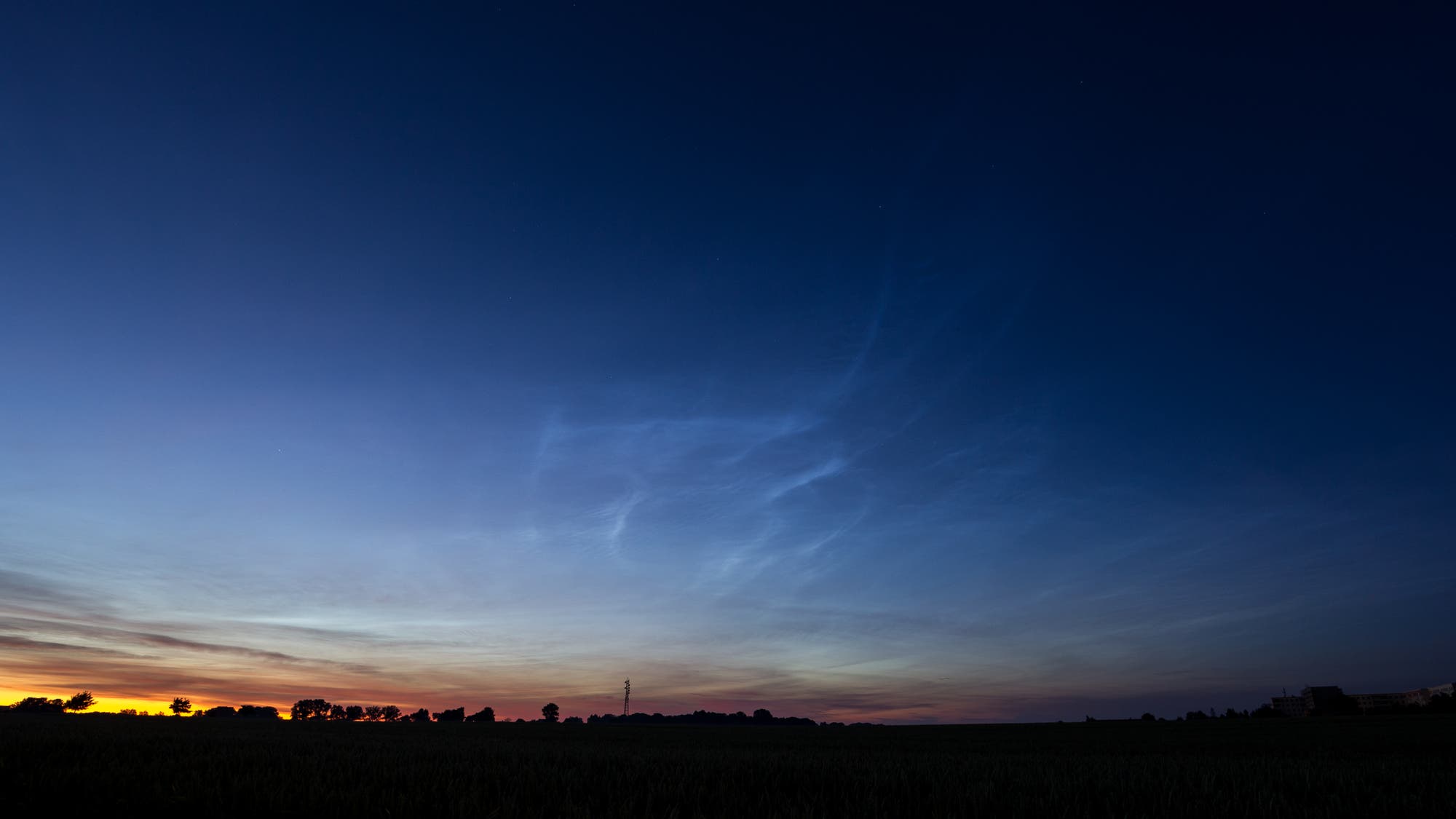 Leuchtende Nachtwolken auf Rügen - 3