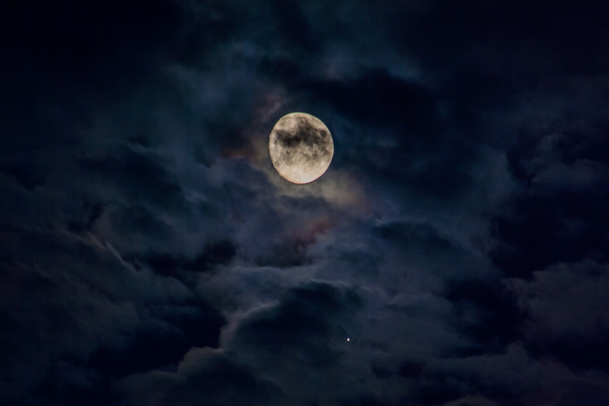 Mond vs. Jupiter und die bösen Wolken...