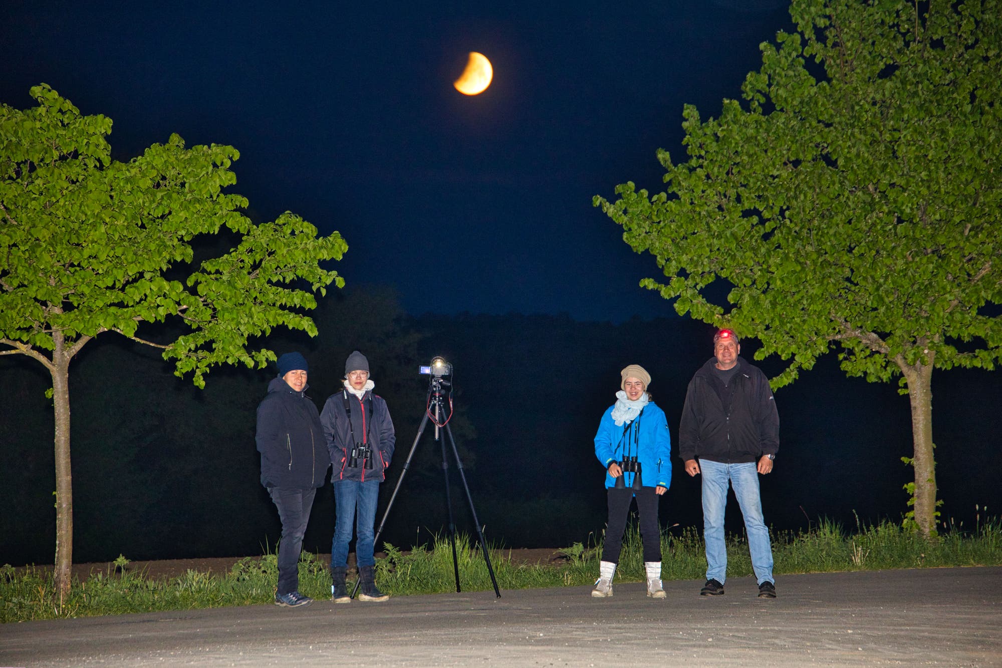 Mondfinsternis vom 16. Mai 2022 beobachtet nahe der Werdigeshäuser Kirche bei Kefferhausen