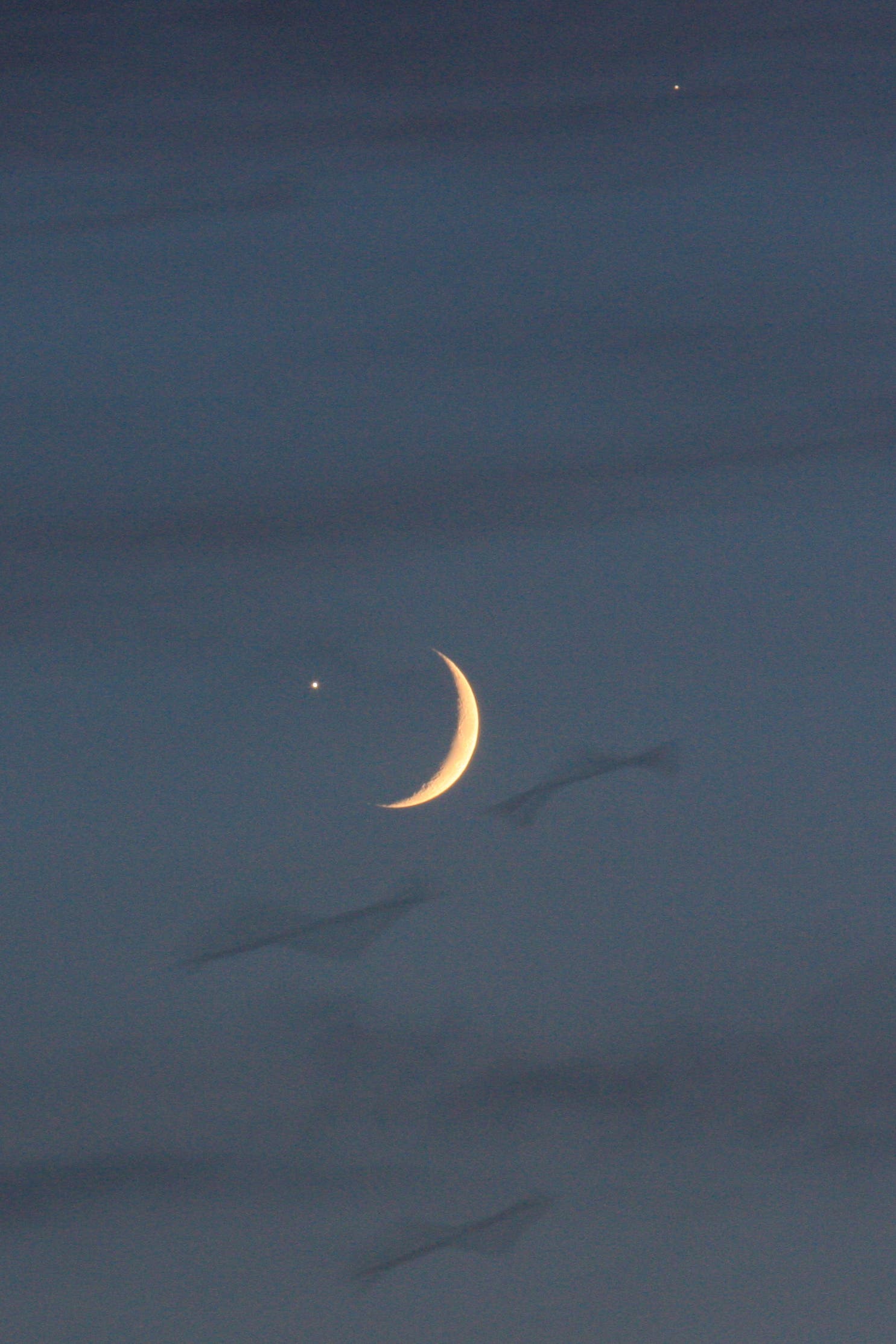 Venus kurz vor Bedeckung durch den Mond