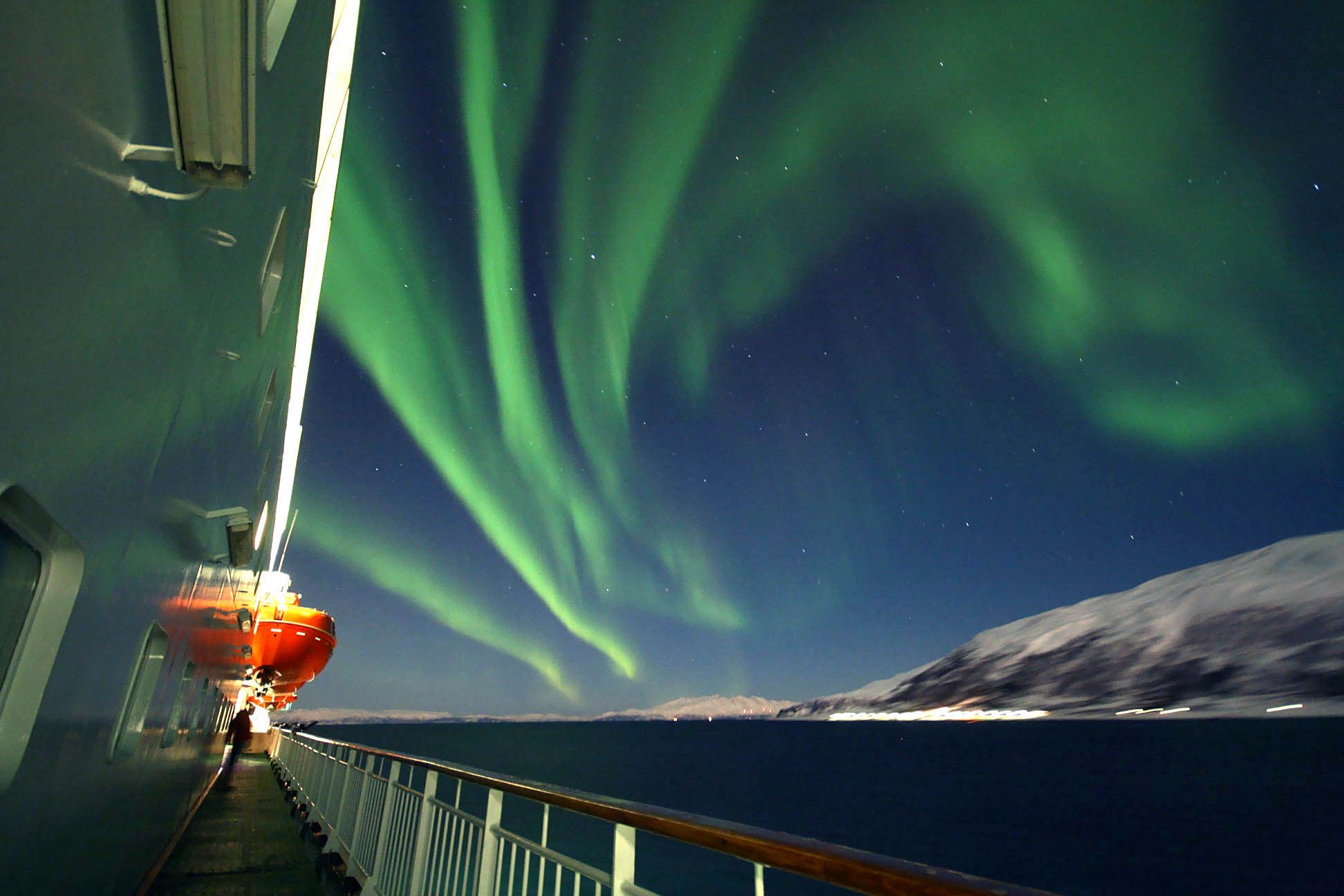 Polarlichter auf dem norwegischem Postschiff
