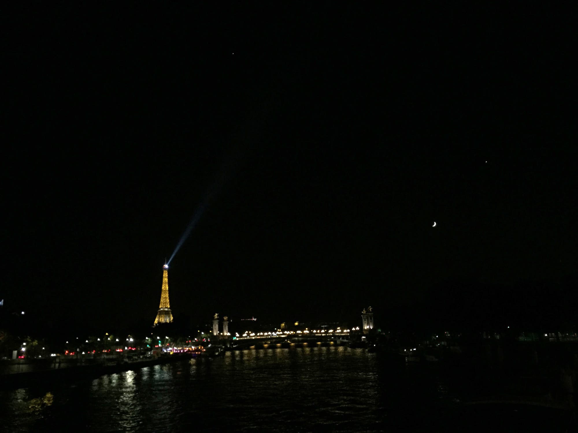 Eiffelturm und Seine mit Mond, Venus und Jupiter 