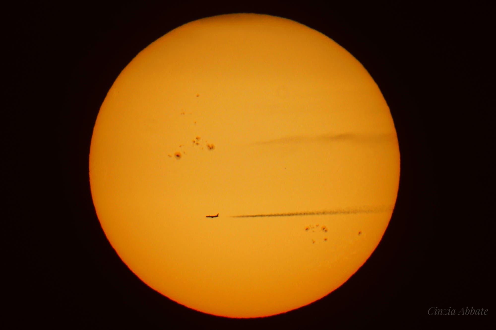 Sonnenflecken mit Flugzeug