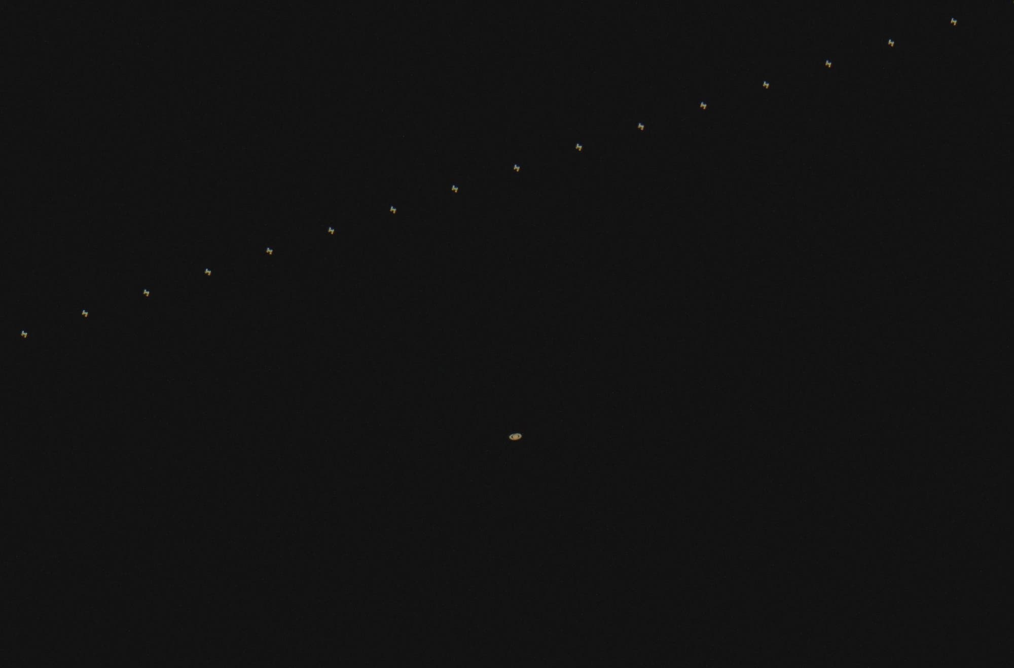 ISS optisch nahe am Saturn