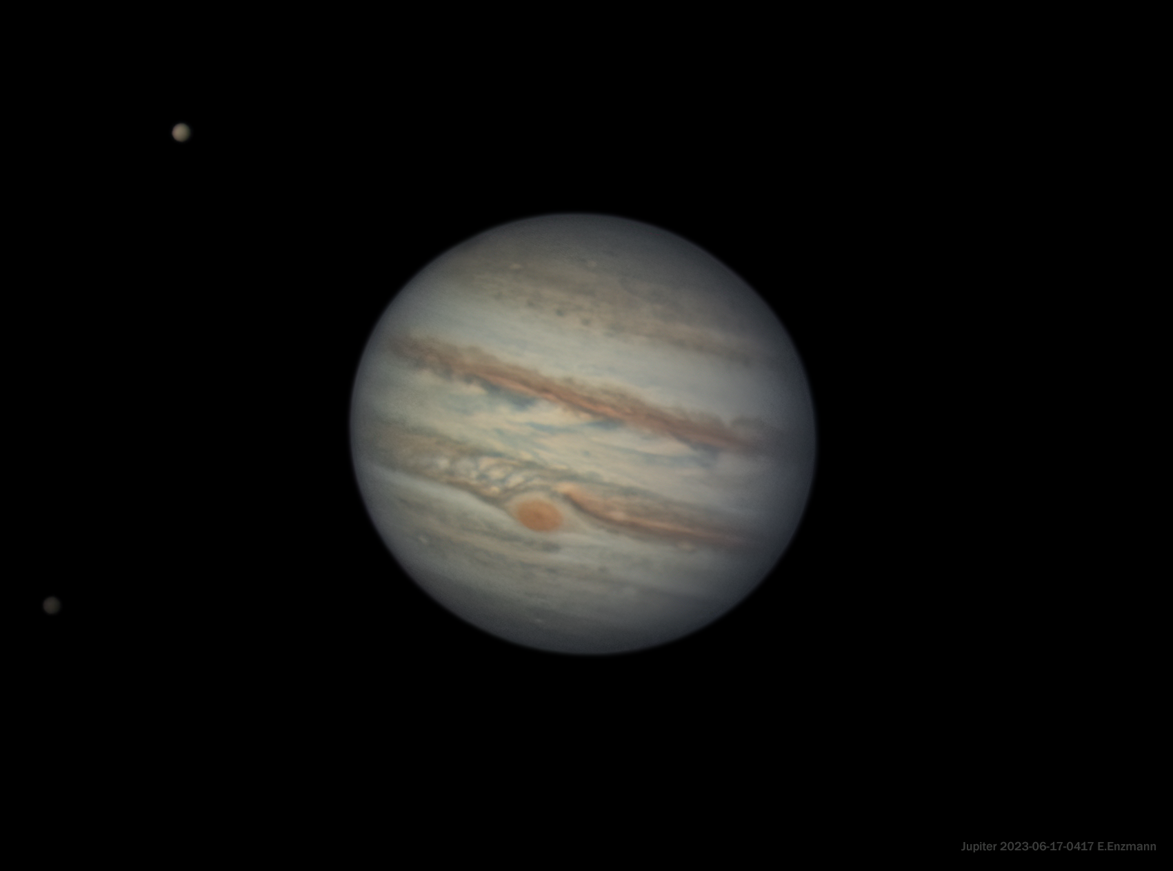 Jupiter mit Rotem Fleck und zwei Monden 1,5 Stunden nach Sonnenaufgang