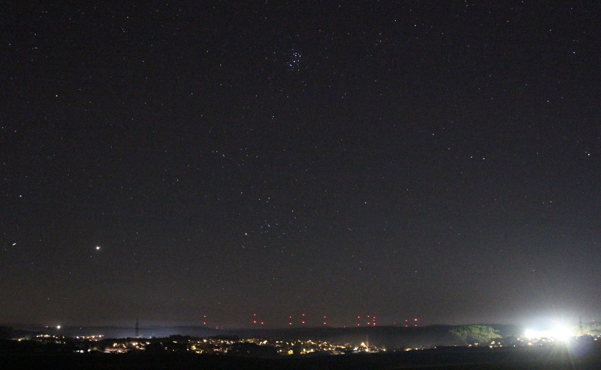 Sternbild Stier mit Jupiter über Wollbach (Unterfranken)