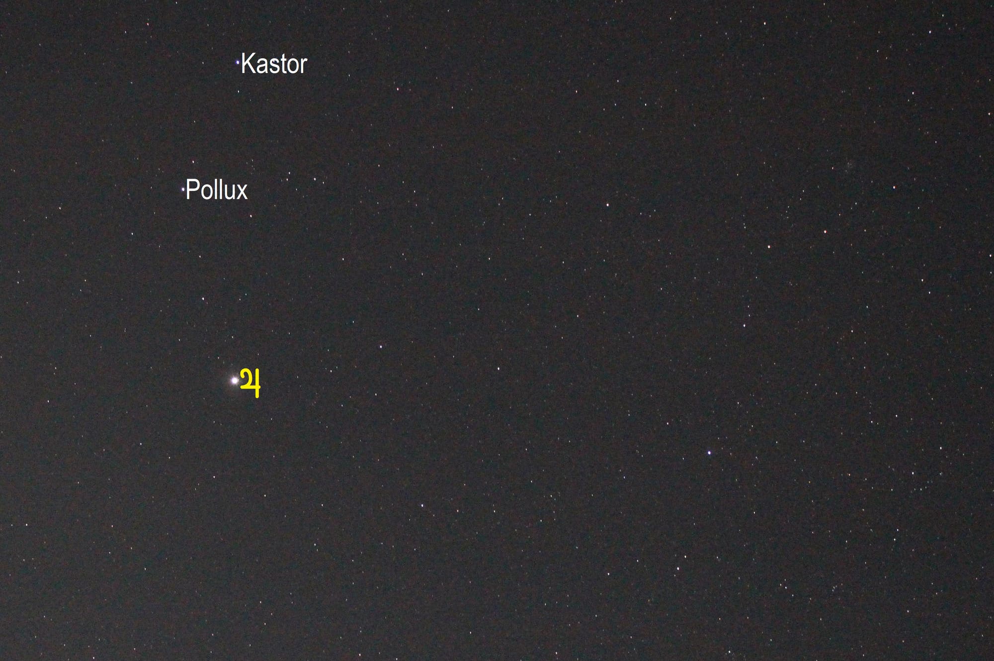 Jupiter im Sternbild Zwillinge (Objekte beschriftet)