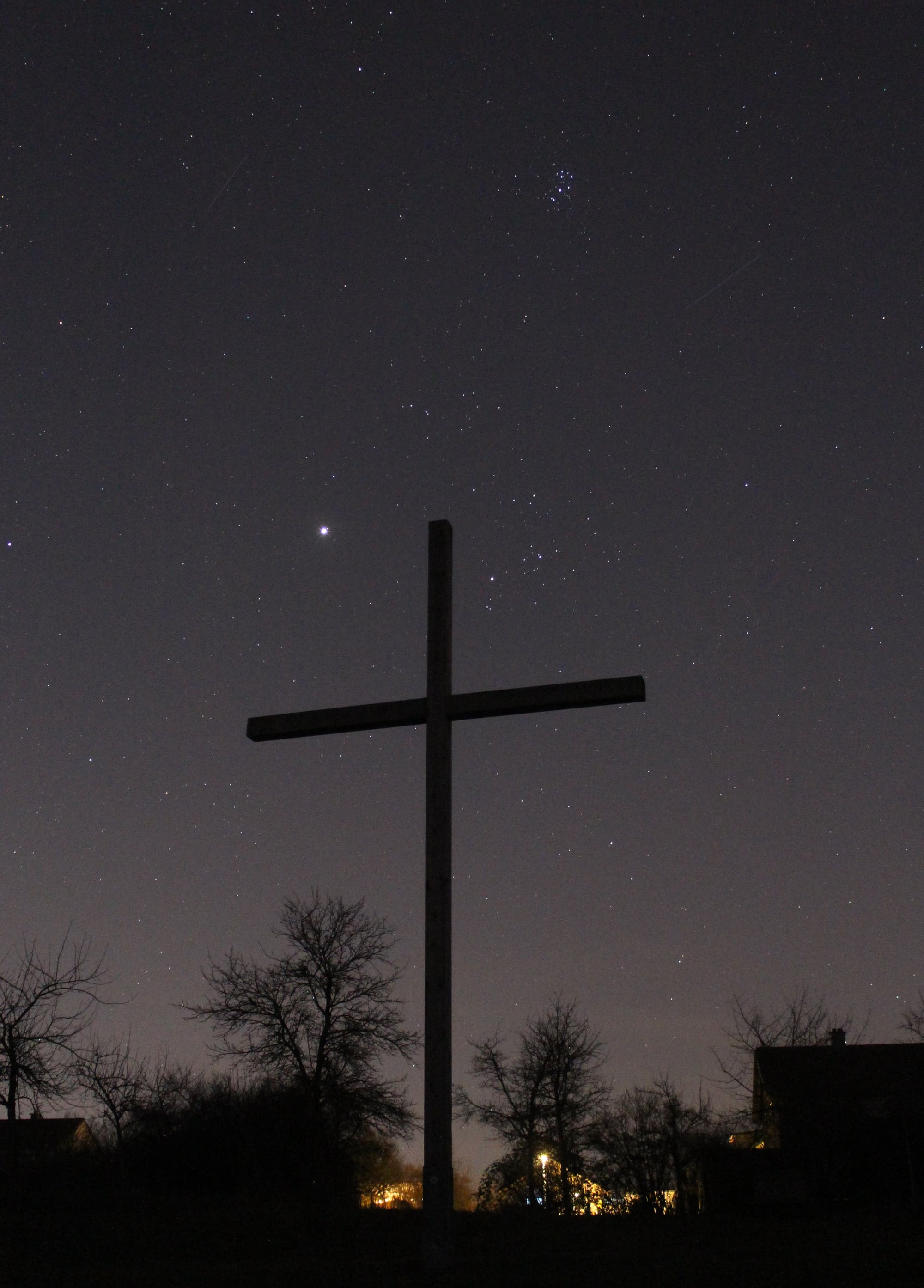 Jupiter über dem Osterkreuz Hülben