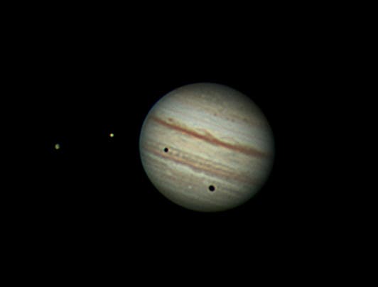 Jupiter mit zweifacher Sonnenfinsternis