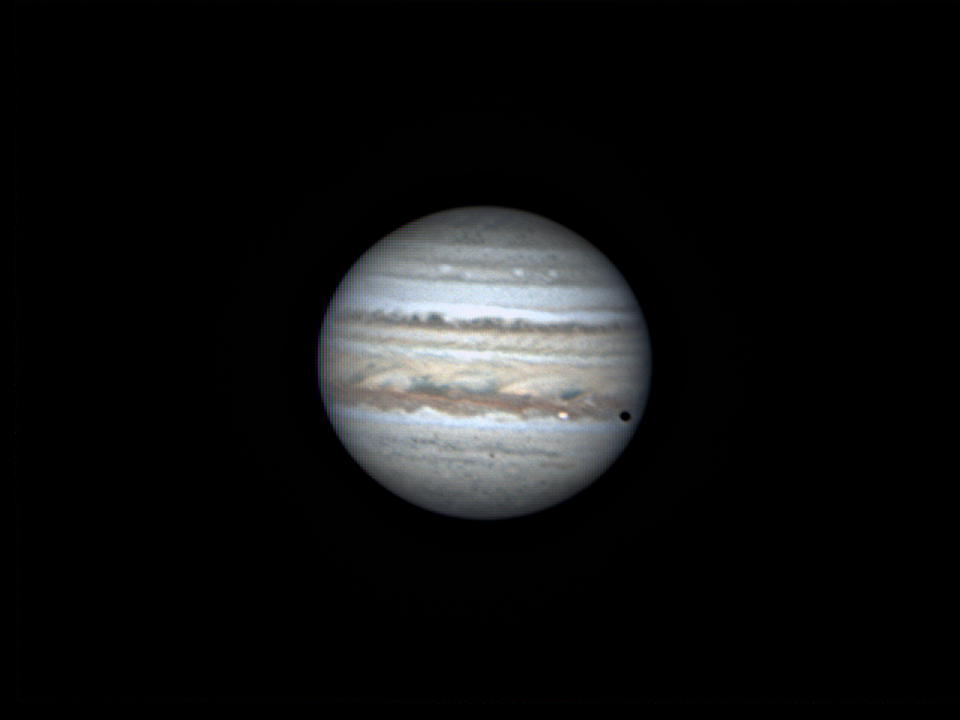 Io vor Jupiter mit seinem Schatten