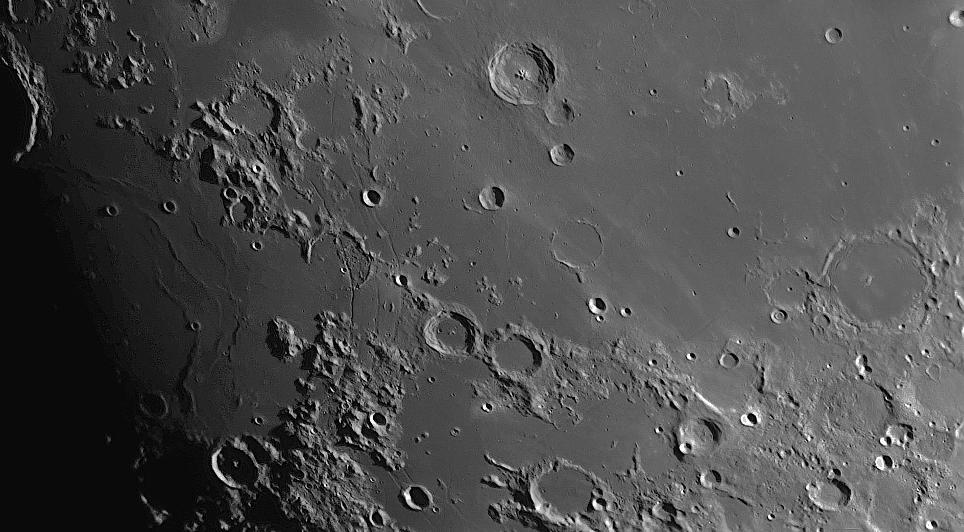 Doppelwall-Krater am 22. Februar 2021