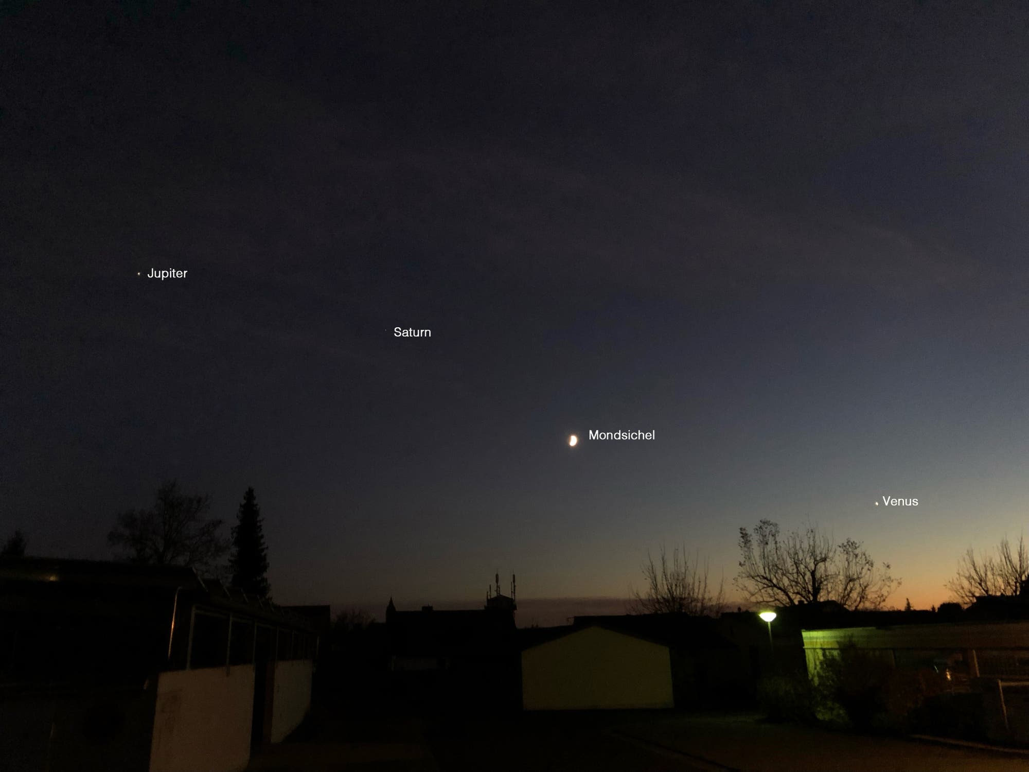 Jupiter, Saturn, Mond und Venus am 9. November 2021