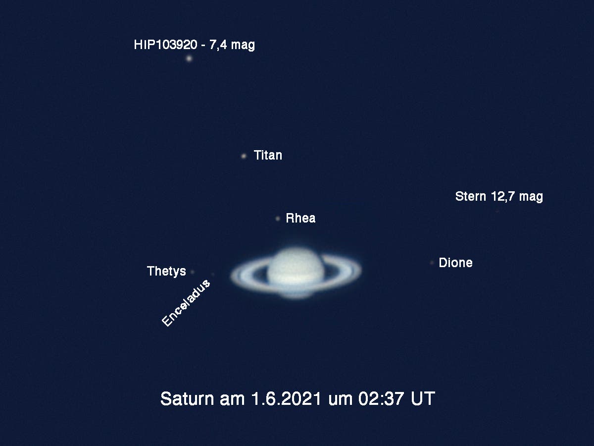 Saturn und seine Monde am 1. Juni 2021
