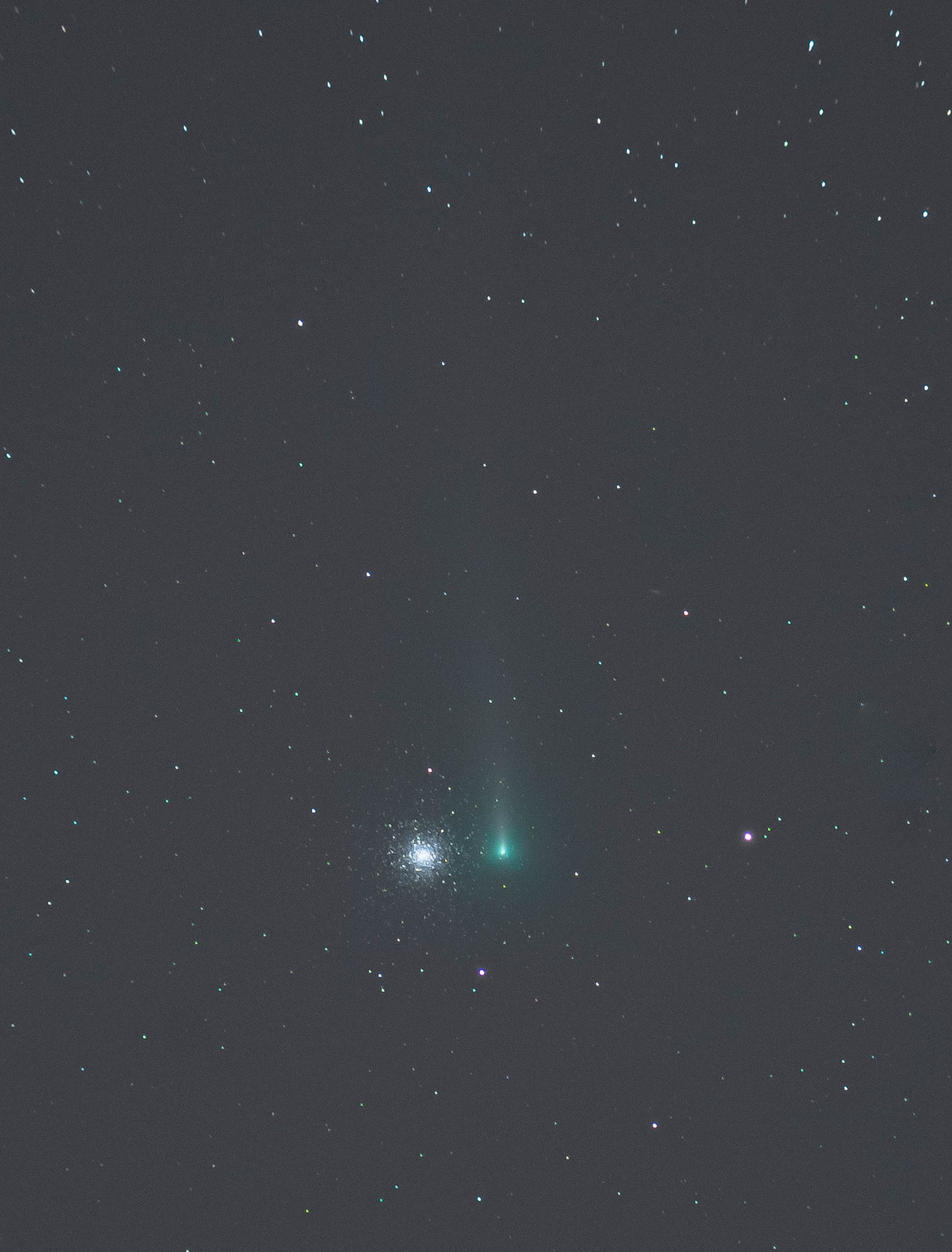 Komet Leonard "begegnet" Kugelsternhaufen M3