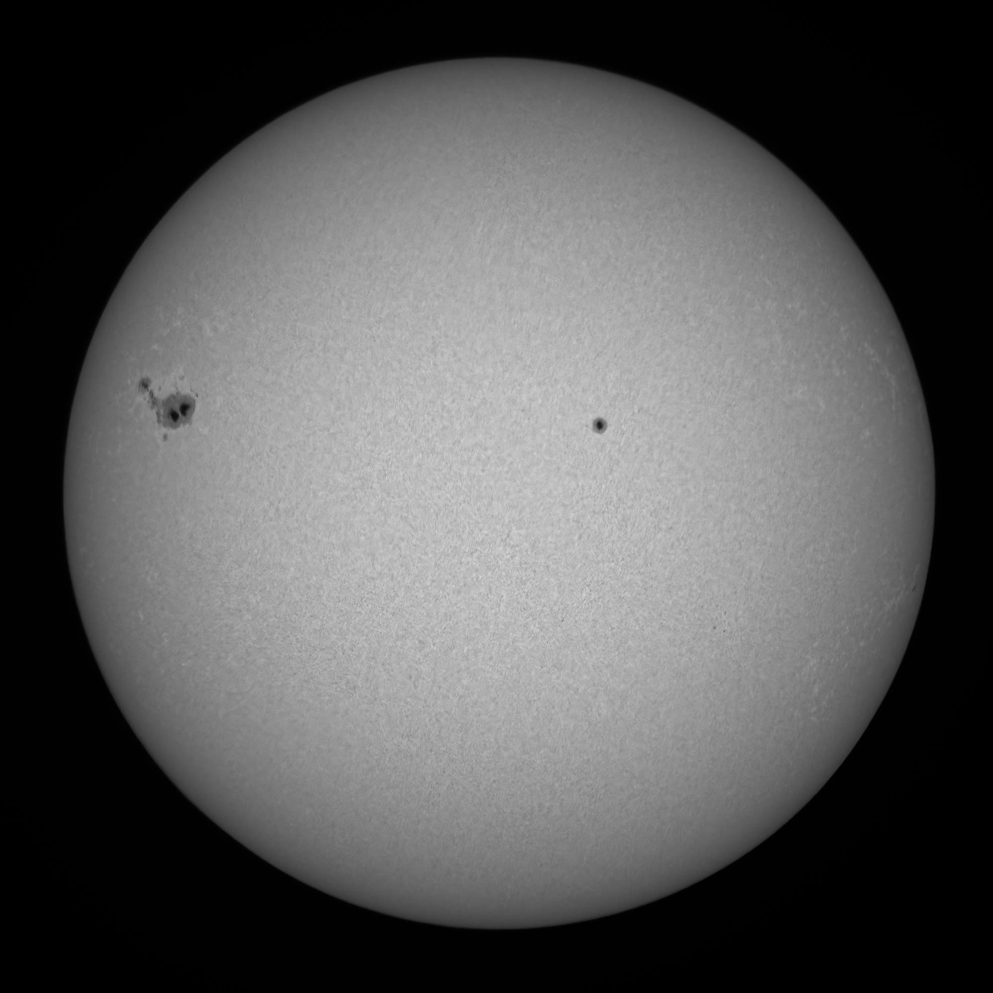 Große Fleckengruppe AR 4079 am 1. Mai