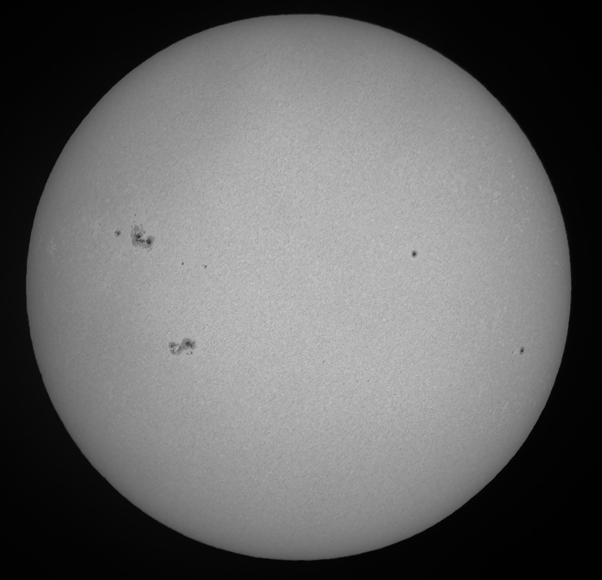 Zwei große Fleckengruppen am 29. Mai