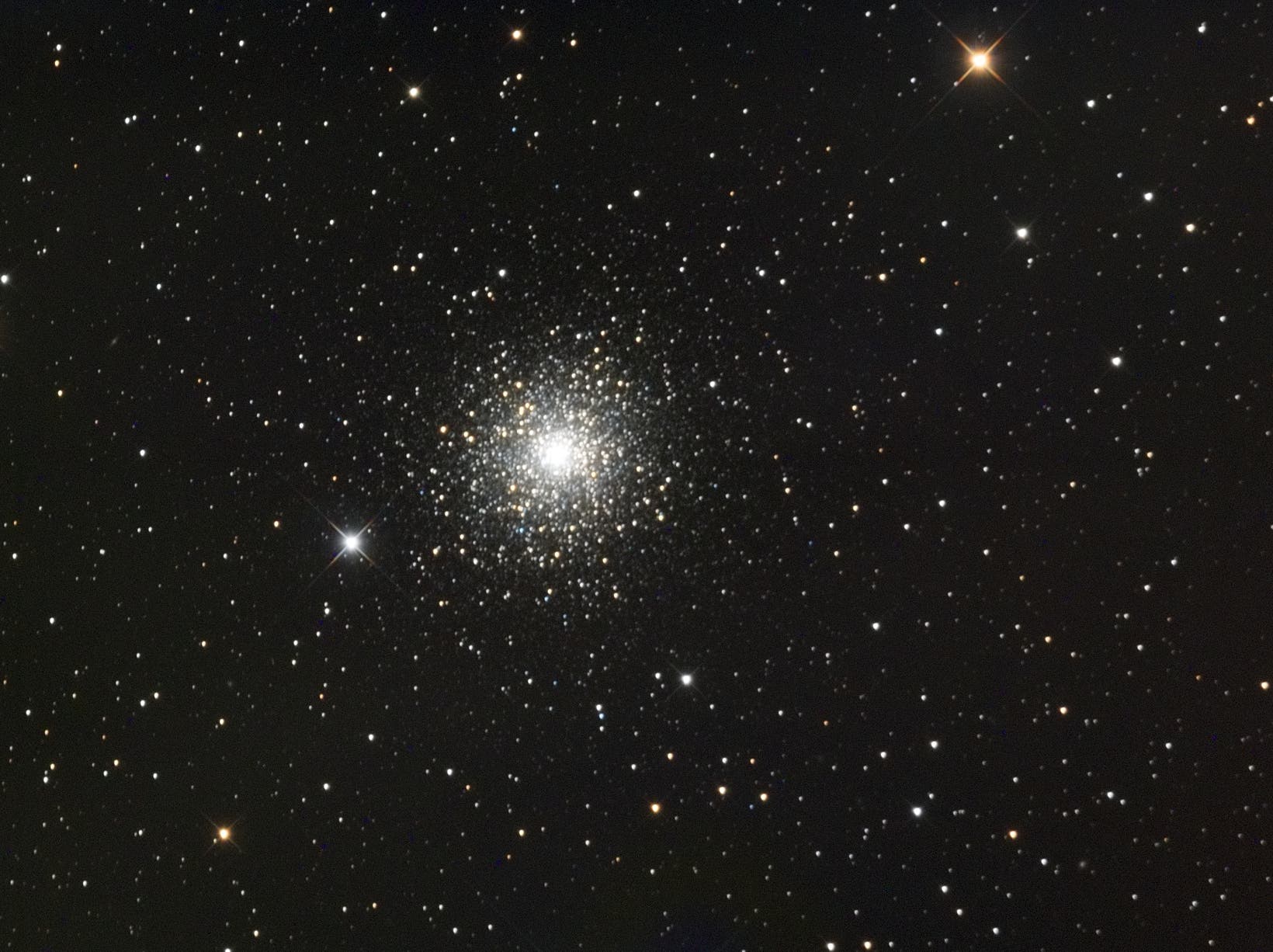 Kugelsternhaufen Messier 15 im Pegasus mit Planetarischen Nebel Pease 1