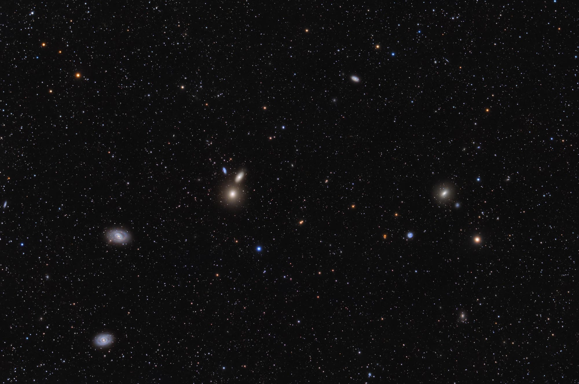Messier 105 und Umgebung
