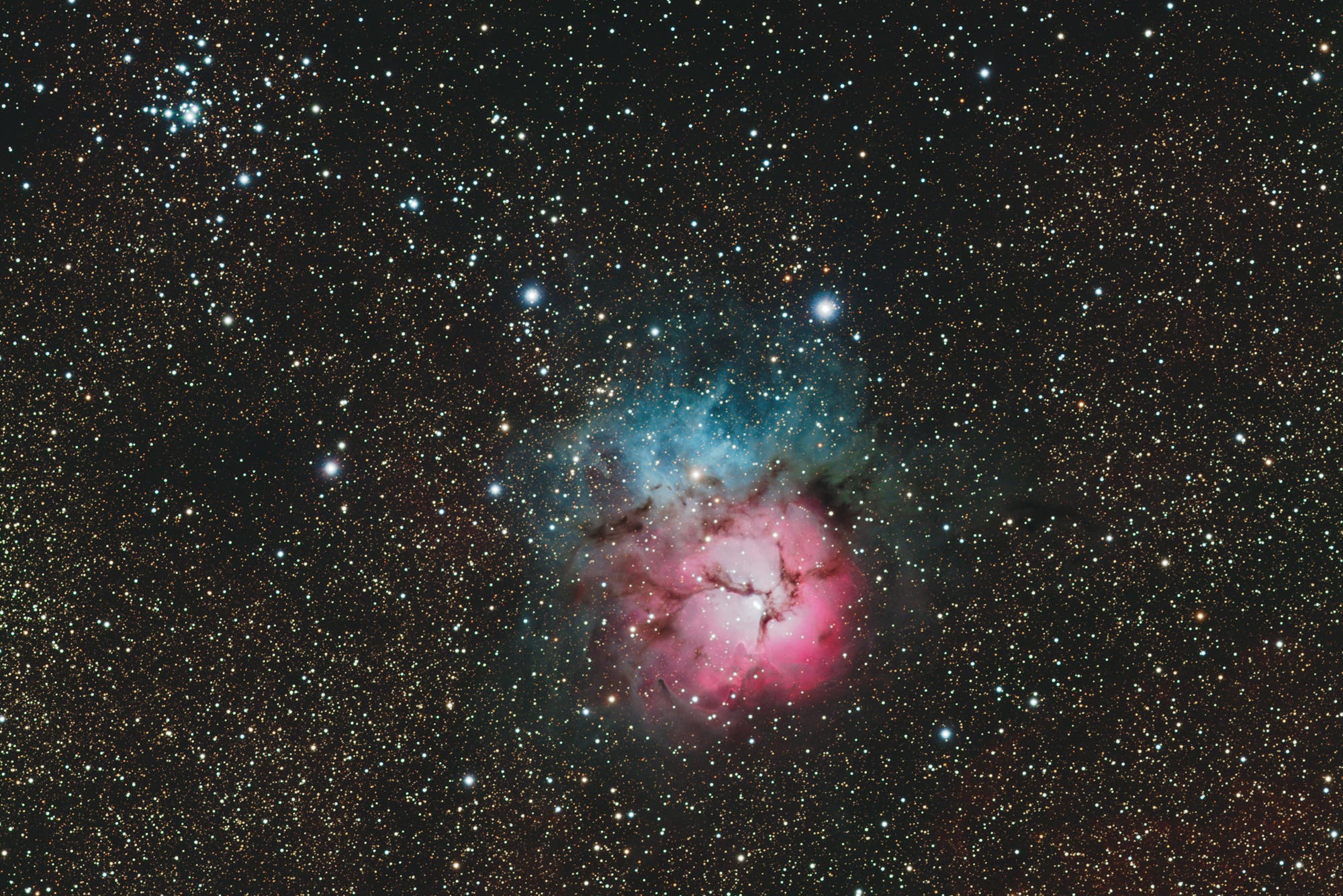 Trifid-Nebel M 20 mit offenem Sternhaufen M 21