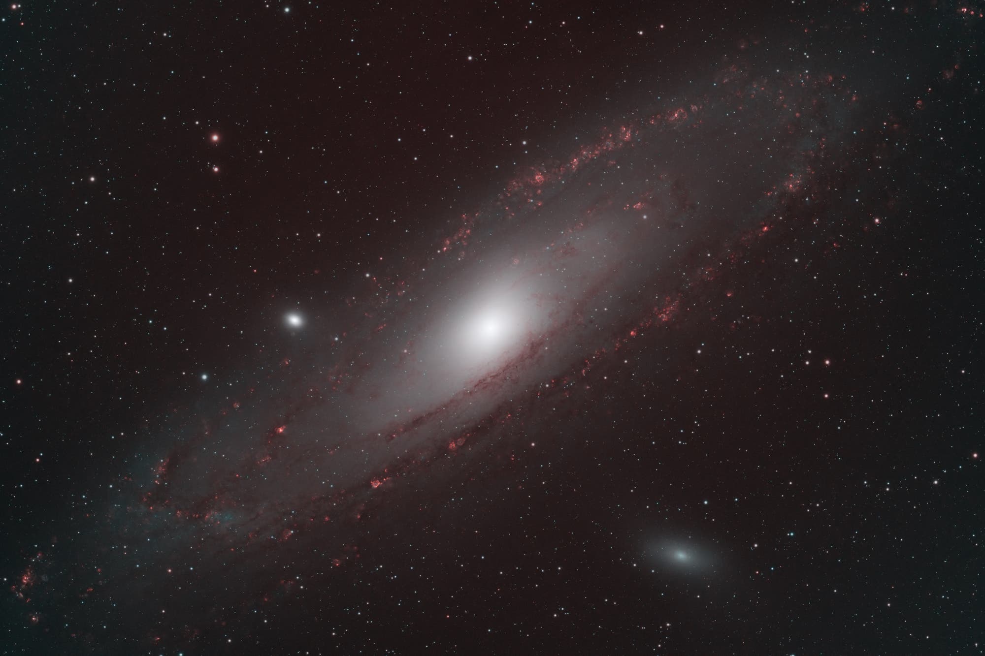 Andromeda Galaxie in den H-Alpha- und OIII-Schmalbandlinien 