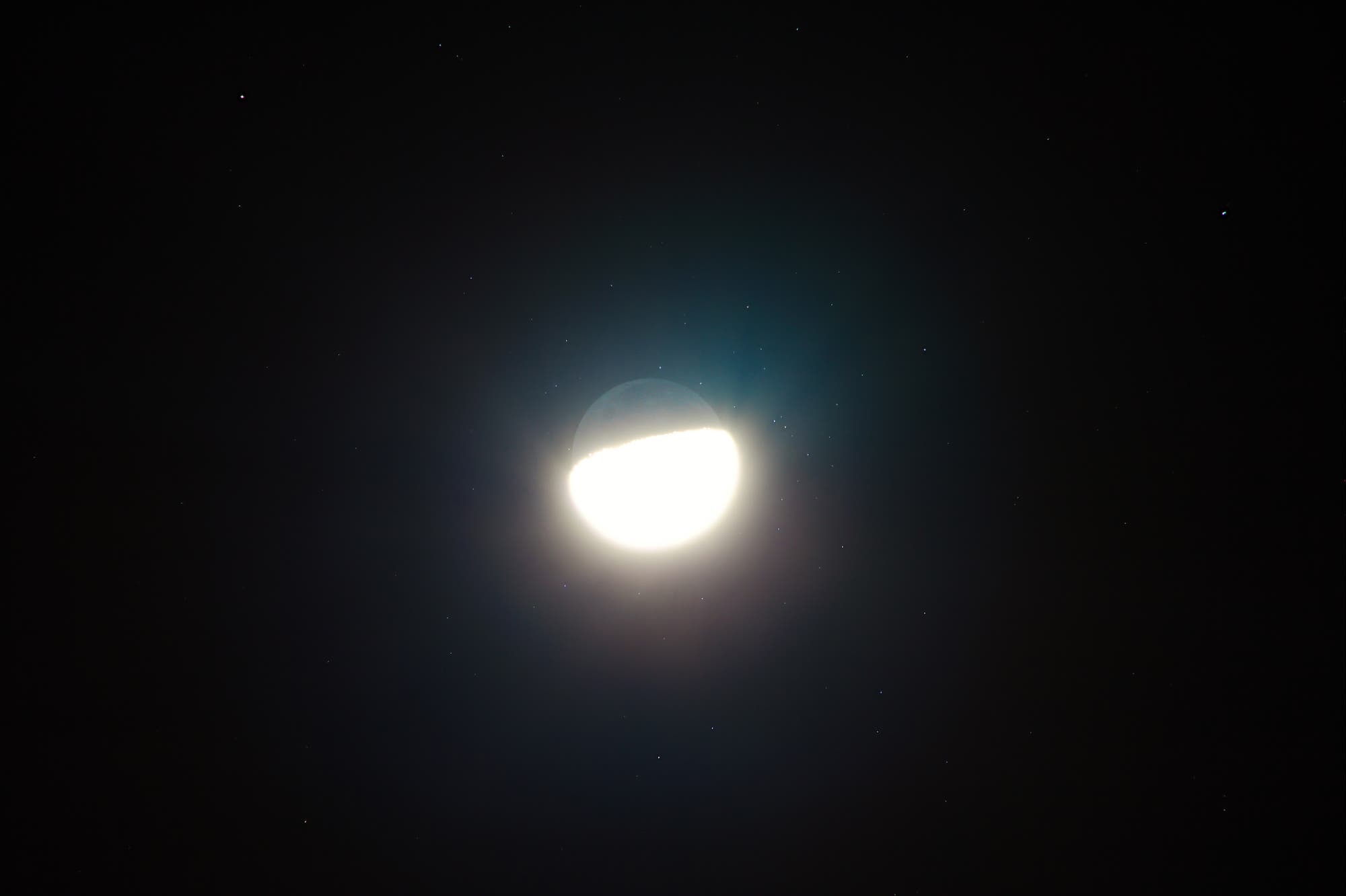 Mond bedeckt M44