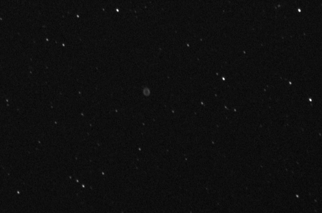 Messier 57 in Schwarzweiß